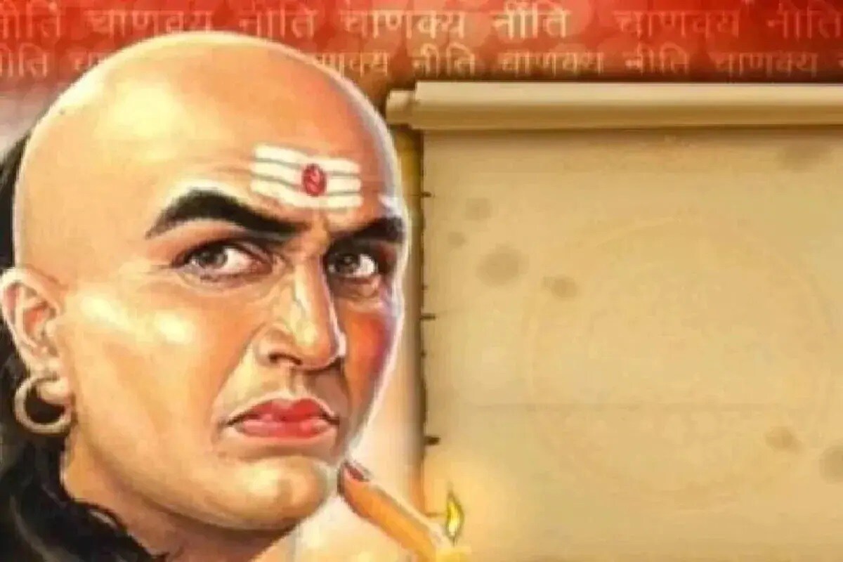 চাণক্য মনে করতেন পাঠ অভিজ্ঞতা মানুষকে ধারালো করে। তার প্রজ্ঞা বাড়ায়। তার দর্শনকে ঋদ্ধ করে। কিন্তু এই পাঠ অভিজ্ঞতাকে অহং হিসেবে প্রকাশ করলে তা জীবনকে বিষময় করে দেবে। চাণক্য মনে করতেন পাঠ অভিজ্ঞতা মানুষকে ধারালো করে। তার প্রজ্ঞা বাড়ায়। তার দর্শনকে ঋদ্ধ করে। কিন্তু এই পাঠ অভিজ্ঞতাকে অহং হিসেবে প্রকাশ করলে তা জীবনকে বিষময় করে দেবে।