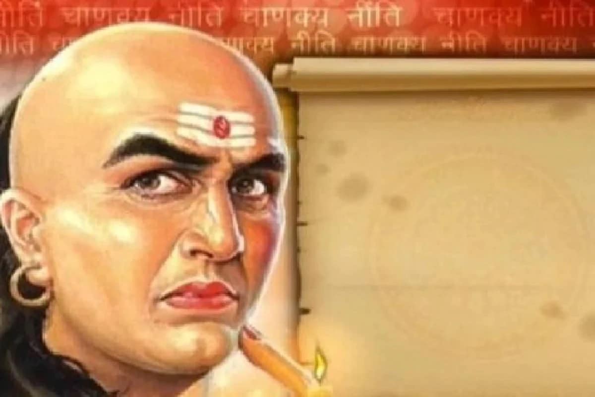 চাণক্য বলেন, সংসারে পুরুষ-মহিলার সমান অবদান থাকা উচিত। একজনের ত্রুটি বিচ্যুতি থাকলে অন্যজনের কাজ তা সামাল দেওয়া। তবেই সংসারে সুখ বর্ষিত হয়। চাণক্য বলেন, সংসারে পুরুষ-মহিলার সমান অবদান থাকা উচিত। একজনের ত্রুটি বিচ্যুতি থাকলে অন্যজনের কাজ তা সামাল দেওয়া। তবেই সংসারে সুখ বর্ষিত হয়।