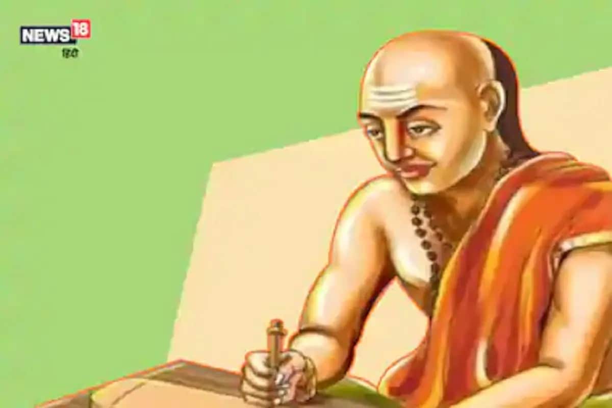 চাণক্য বলেন, বিয়ের আগে নিজের পরিবারের সঙ্গে পাত্রীর সম্পর্ক কেমন তা জানতে। কারণ যে নারী নিজের পিতা মাততার সঙ্গে ছলনা করতে পারে তিনি বিশ্বাসযোগ্য নন। চাণক্য বলেন, বিয়ের আগে নিজের পরিবারের সঙ্গে পাত্রীর সম্পর্ক কেমন তা জানতে। কারণ যে নারী নিজের পিতা মাততার সঙ্গে ছলনা করতে পারে তিনি বিশ্বাসযোগ্য নন।