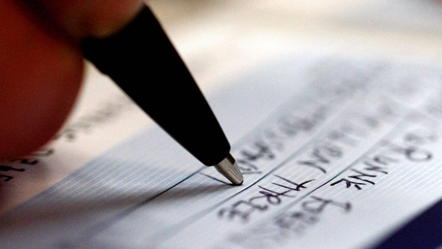 কি এই Positive Pay System? রিজার্ভ ব্যাঙ্ক জানিয়েছে, এবার থেকে ৫০ হাজার টাকার বা বেশি টাকার সমস্ত চেকের ক্ষেত্রে চেক জারি করার সময় গ্রাহকের তরফে দেওয়া তথ্যের ভিত্তিতে যে ব্যাঙ্ক থেকে টাকা কাটা হবে তাদের যোগাযোগ করা হবে ৷ কি এই Positive Pay System? রিজার্ভ ব্যাঙ্ক জানিয়েছে, এবার থেকে ৫০ হাজার টাকার বা বেশি টাকার সমস্ত চেকের ক্ষেত্রে চেক জারি করার সময় গ্রাহকের তরফে দেওয়া তথ্যের ভিত্তিতে যে ব্যাঙ্ক থেকে টাকা কাটা হবে তাদের যোগাযোগ করা হবে ৷