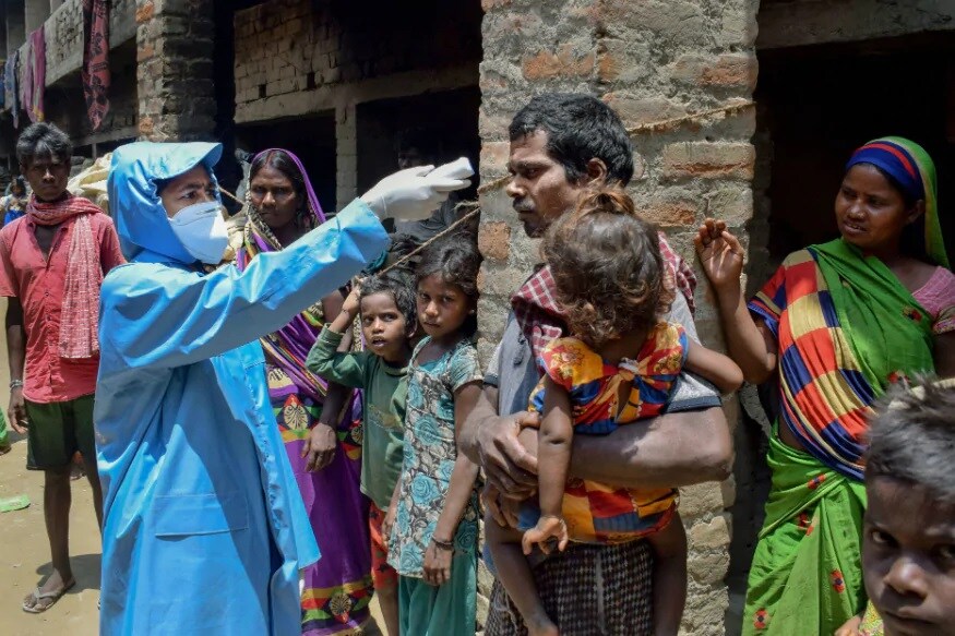 • লেবাননের আমেরিকান ইউনিভার্সিটি অফ বেইরুটের অধ্যাপক হাসান জারাকেত দাবি করেছেন, করোনা ভাইরাস ততদিন পর্যন্ত মানুষের জীবনকে বিপন্ন করবে যতদিন না হার্ড ইমিউনিটি তৈরি হয়। সেই কারণে মানুষকে স্বাস্থ্যবিধি মেনে চলতে হবে এবং কঠোর জীবনযাত্রার মধ্যেই জীবন কাটাতে হবে। • লেবাননের আমেরিকান ইউনিভার্সিটি অফ বেইরুটের অধ্যাপক হাসান জারাকেত দাবি করেছেন, করোনা ভাইরাস ততদিন পর্যন্ত মানুষের জীবনকে বিপন্ন করবে যতদিন না হার্ড ইমিউনিটি তৈরি হয়। সেই কারণে মানুষকে স্বাস্থ্যবিধি মেনে চলতে হবে এবং কঠোর জীবনযাত্রার মধ্যেই জীবন কাটাতে হবে।