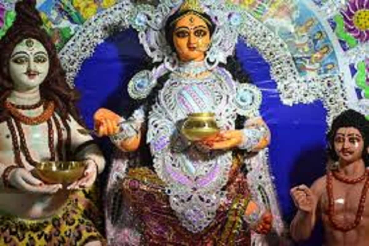 শক্তিরূপিনী দেবী মা অন্নপূর্ণা ৷ তাঁর অন্য নাম অন্নদাও ৷ তিনিই শক্তির এক অন্য রূপ ৷ ভক্তি ভরে সবাই মায়ের কাছে বর প্রার্থনা করেন যাতে সারা জীবনে ভাতের অভাব কখন না হয় ৷ শক্তিরূপিনী দেবী মা অন্নপূর্ণা ৷ তাঁর অন্য নাম অন্নদাও ৷ তিনিই শক্তির এক অন্য রূপ ৷ ভক্তি ভরে সবাই মায়ের কাছে বর প্রার্থনা করেন যাতে সারা জীবনে ভাতের অভাব কখন না হয় ৷