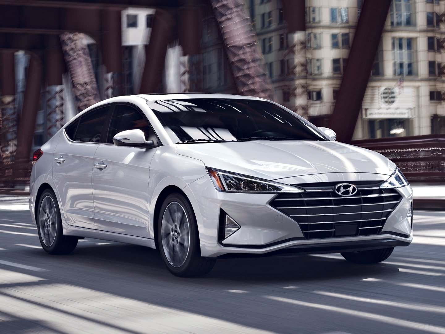 হুন্ডাইয়ের Elantra মডেলের ডিজেল ভ্যারিয়েন্টের গাড়িতে সব মিলিয়ে ৬০ হাজার টাকা ছাড় পাওয়া যাচ্ছে। আর এই সেডানের পেট্রল মডেলে ৩০ হাজার টাকা পর্যন্ত ছাড় দিচ্ছে তারা। অন্যদিকে, Aura মডেলের উপরে পাওয়া যাচ্ছে ২০ হাজার টাকা পর্যন্ত ছাড়। এর মধ্যে ৫ হাজার টাকা কর্পোরেট ছাড়। হুন্ডাইয়ের Elantra মডেলের ডিজেল ভ্যারিয়েন্টের গাড়িতে সব মিলিয়ে ৬০ হাজার টাকা ছাড় পাওয়া যাচ্ছে। আর এই সেডানের পেট্রল মডেলে ৩০ হাজার টাকা পর্যন্ত ছাড় দিচ্ছে তারা। অন্যদিকে, Aura মডেলের উপরে পাওয়া যাচ্ছে ২০ হাজার টাকা পর্যন্ত ছাড়। এর মধ্যে ৫ হাজার টাকা কর্পোরেট ছাড়।