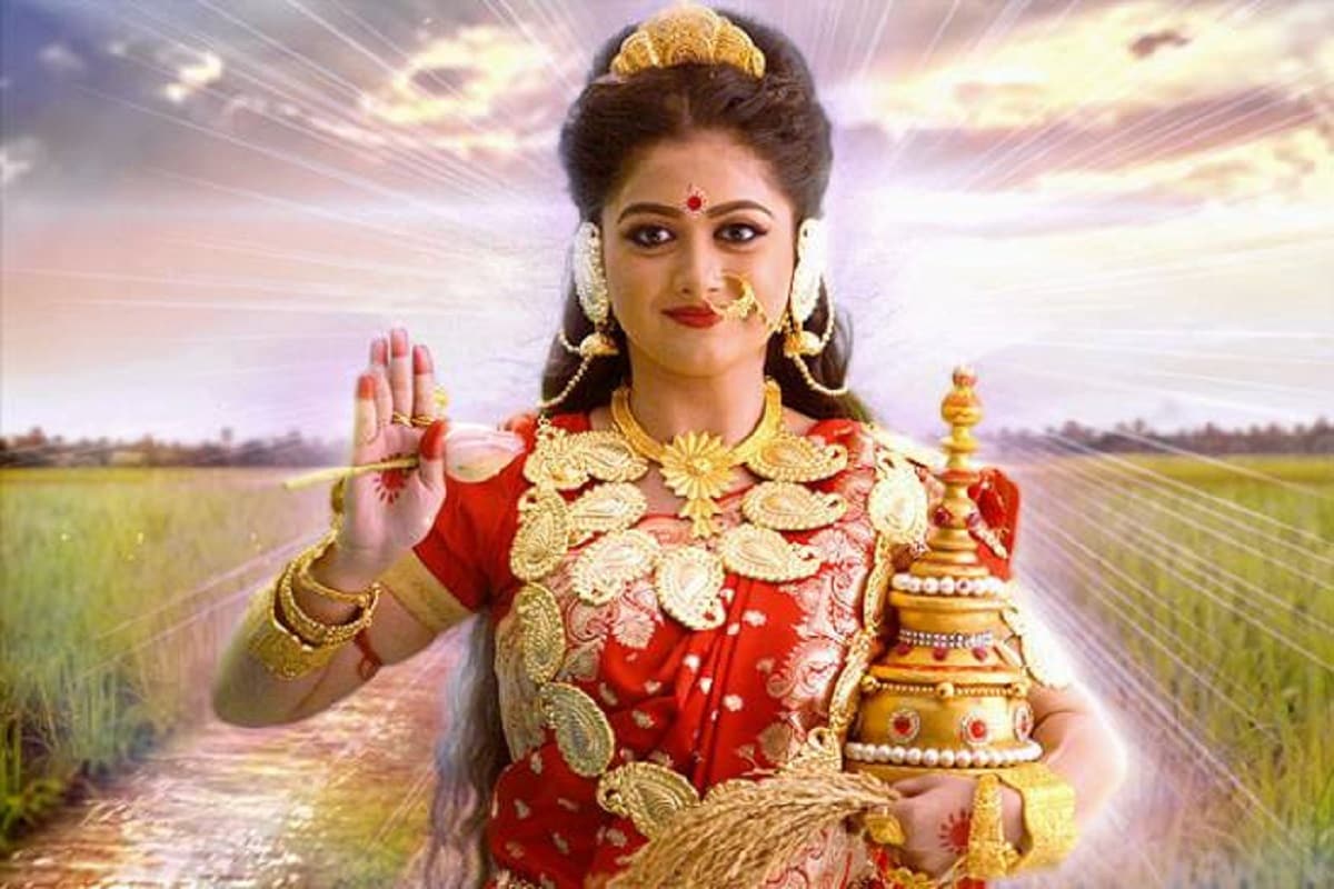 • মা লক্ষ্মীকে কে না খুশি করতে চায় । তার আশীর্বাদেই তো পরিপূর্ণ হয়ে ওঠে আমাদের সংসার । সুখ-সমৃদ্ধিতে ভরে যায় জীবন । • মা লক্ষ্মীকে কে না খুশি করতে চায় । তার আশীর্বাদেই তো পরিপূর্ণ হয়ে ওঠে আমাদের সংসার । সুখ-সমৃদ্ধিতে ভরে যায় জীবন ।