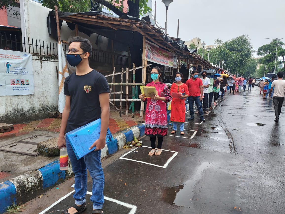 ন্যাশনাল টেস্টিং এজেন্সিও দেওয়া তথ্য অনুযায়ী এ রাজ্য অর্থাৎ পশ্চিমবঙ্গ থেকে এ বছর JEE MAIN পরীক্ষার্থী ছিলেন ৩৭,৯৭৩ জন যা গতবারের তুলনায় ২০০০পরীক্ষার্থী বেশি। মোট ৬৬০ টি পরীক্ষার কেন্দ্রে পরীক্ষা নেওয়া হয় ৷ ন্যাশনাল টেস্টিং এজেন্সিও দেওয়া তথ্য অনুযায়ী এ রাজ্য অর্থাৎ পশ্চিমবঙ্গ থেকে এ বছর JEE MAIN পরীক্ষার্থী ছিলেন ৩৭,৯৭৩ জন যা গতবারের তুলনায় ২০০০পরীক্ষার্থী বেশি। মোট ৬৬০ টি পরীক্ষার কেন্দ্রে পরীক্ষা নেওয়া হয় ৷