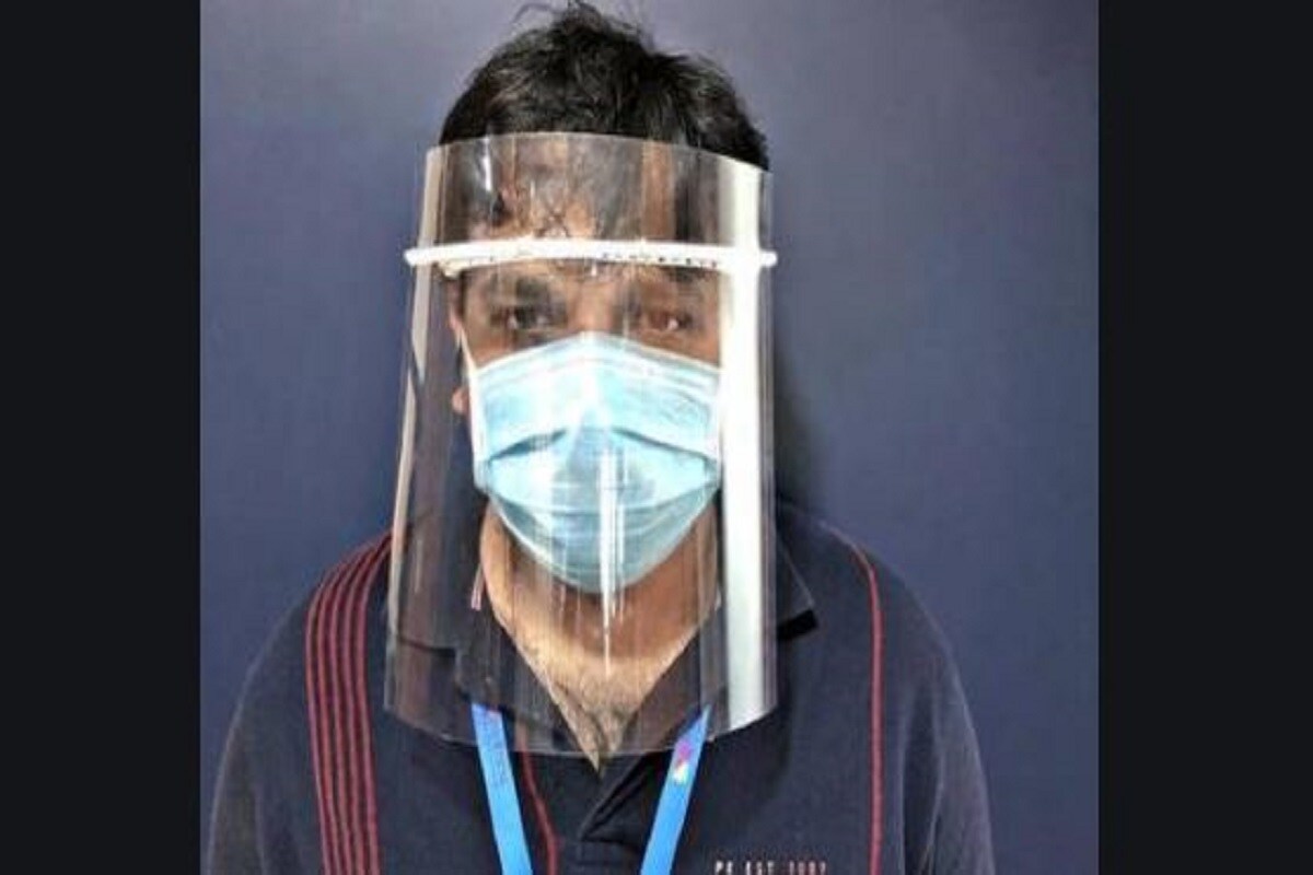 •করোনা জন্য বেশ কিছু সময় বিশ্বের বিভিন্ন প্রান্তের অর্থনৈতিক ক্ষেত্রগুলো বন্ধ থাকার পর, তা ধীরে ধীরে খুলেছে৷ তাই কাজে আসতে শুরু করেছেন বহু মানুষ৷ নিজেদের সুরক্ষিত রাখতে তাঁরা পরছেন মাস্ক ও ফেস কভার৷ Photo Collected •করোনা জন্য বেশ কিছু সময় বিশ্বের বিভিন্ন প্রান্তের অর্থনৈতিক ক্ষেত্রগুলো বন্ধ থাকার পর, তা ধীরে ধীরে খুলেছে৷ তাই কাজে আসতে শুরু করেছেন বহু মানুষ৷ নিজেদের সুরক্ষিত রাখতে তাঁরা পরছেন মাস্ক ও ফেস কভার৷ Photo Collected
