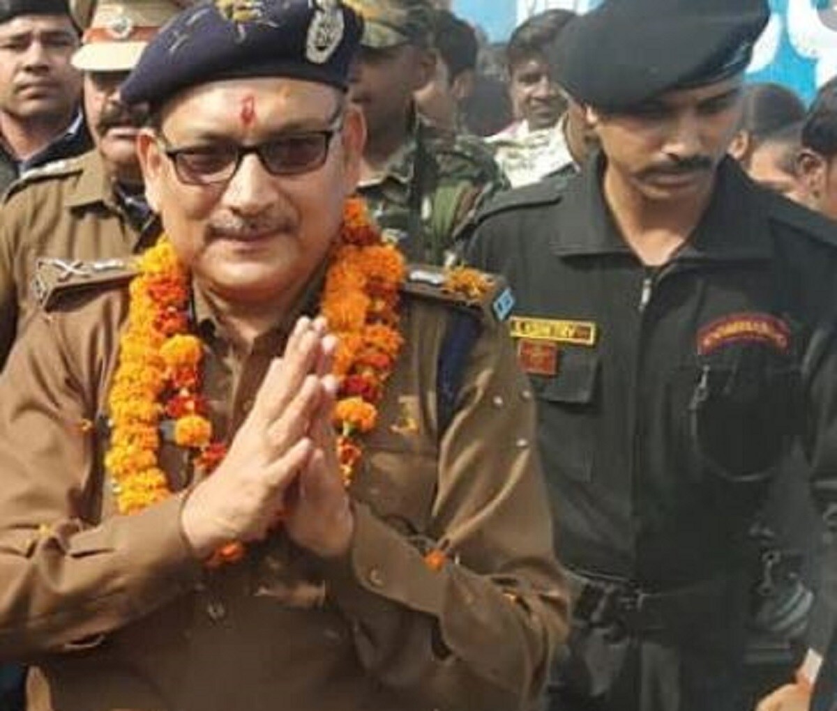 •উল্লেখ্য সুশান্ত সিং-এর মৃত্যুর পর, অভিনেতার মৃত্যুর কারণ অনুসন্ধানে খুবই উদগ্রীব ছিলেন গুপ্তেশ্বর পান্ডে৷ তিনিই ক্যামেরার সামনে জোর গলায় বলেছিলেন রিয়ার চক্রবর্তীর যোগ্যতা কী এবং সেই ভিডিও ভাইরাল হয়৷ এর পাশাপাশি সুশান্তের মৃত্যুতে খোলাখুলি সিবিআই তদন্তের দাবিকে সমর্থনও করেন তিনি৷ এবং এর পিছনে যে কোনও রাজনীতি নেই, সেটাও স্পষ্ট করেন গুপ্তেশ্বর৷ •উল্লেখ্য সুশান্ত সিং-এর মৃত্যুর পর, অভিনেতার মৃত্যুর কারণ অনুসন্ধানে খুবই উদগ্রীব ছিলেন গুপ্তেশ্বর পান্ডে৷ তিনিই ক্যামেরার সামনে জোর গলায় বলেছিলেন রিয়ার চক্রবর্তীর যোগ্যতা কী এবং সেই ভিডিও ভাইরাল হয়৷ এর পাশাপাশি সুশান্তের মৃত্যুতে খোলাখুলি সিবিআই তদন্তের দাবিকে সমর্থনও করেন তিনি৷ এবং এর পিছনে যে কোনও রাজনীতি নেই, সেটাও স্পষ্ট করেন গুপ্তেশ্বর৷
