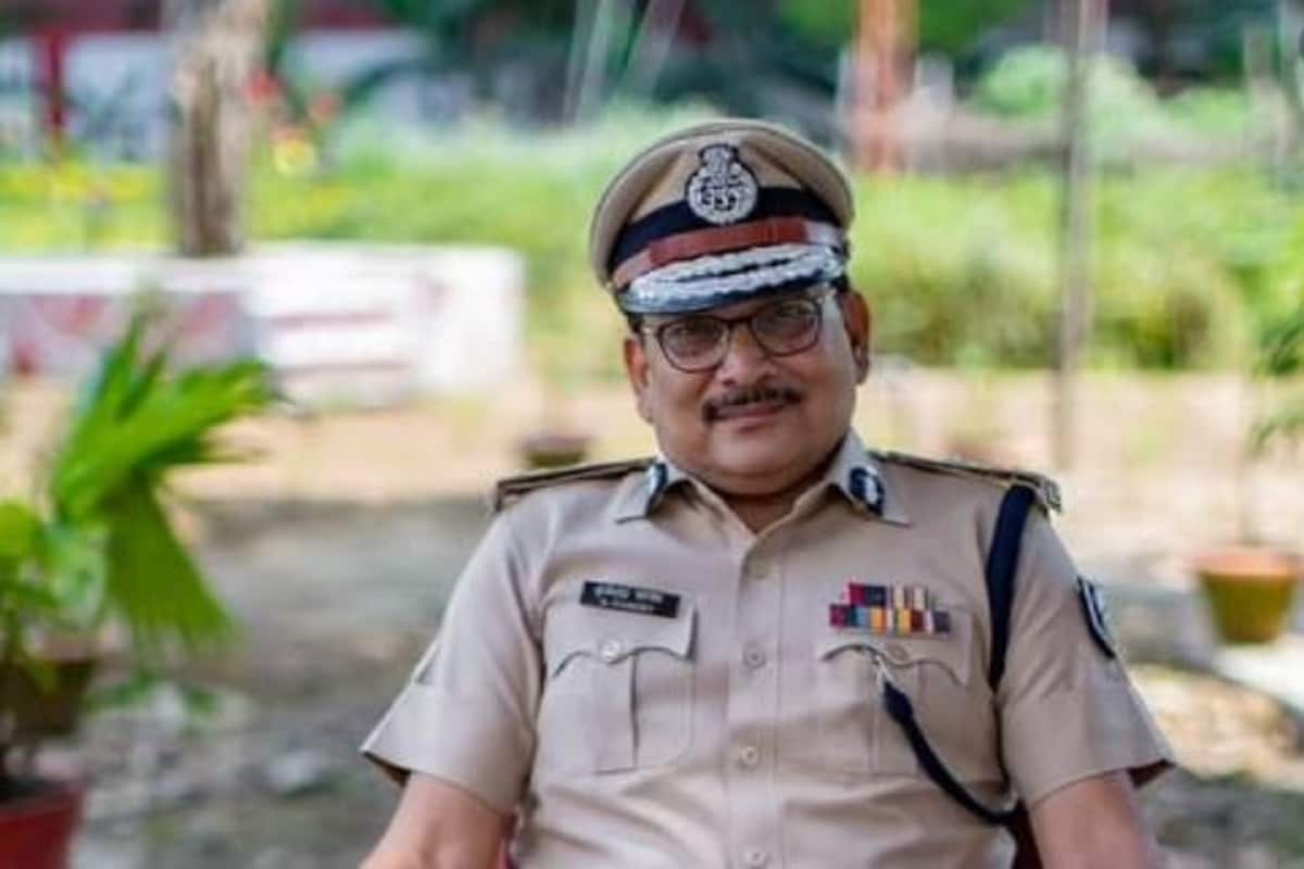 •১৯৮৭ ব্যাচর আইপিএস অফিসার গুপ্তেশ্বর পান্ডে এক সপ্তাহ আগে স্বেচ্ছাবসর নেন৷ তারপরই রাজনীতি পা রাখেন তিনি৷ •১৯৮৭ ব্যাচর আইপিএস অফিসার গুপ্তেশ্বর পান্ডে এক সপ্তাহ আগে স্বেচ্ছাবসর নেন৷ তারপরই রাজনীতি পা রাখেন তিনি৷
