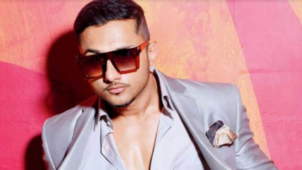 অতিরিক্ত নেশা করার জন্য তিনি ডিপ্রেশনের শিকার হয়েছিলেন। এমনকি বেশ অনেকটা সময় গান ও মিডিয়া থেকে দূরে ছিলেন তিনি। তাঁরও ছিল বাইপোলার ডিসঅর্ডার। photo source collected অতিরিক্ত নেশা করার জন্য তিনি ডিপ্রেশনের শিকার হয়েছিলেন। এমনকি বেশ অনেকটা সময় গান ও মিডিয়া থেকে দূরে ছিলেন তিনি। তাঁরও ছিল বাইপোলার ডিসঅর্ডার। photo source collected