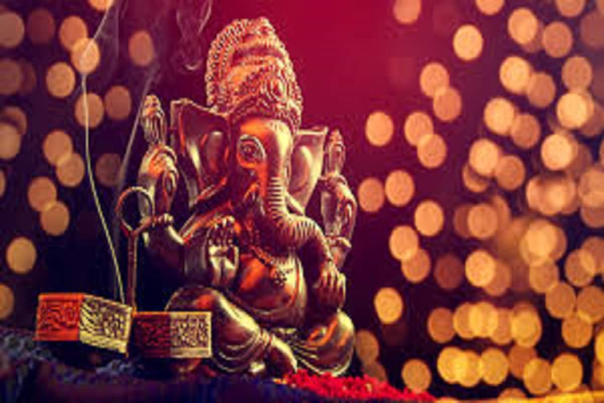 তিনি সিদ্ধিদাতা অর্থাৎ গণেশের নাম স্মরণ করে কোনও কাজ শুরু করলে তা অত্যন্ত সুন্দর রূপে সিদ্ধ হয়ে থাকেন ৷ যে কোনও কাজে যাওয়ার আগে সিদ্ধিদাতা গণেশের আশীর্বাদ নিয়ে কাজে বসলে সেই কাজ সম্পন্ন অত্যন্ত ভাল ভাবে ৷ তিনি সিদ্ধিদাতা অর্থাৎ গণেশের নাম স্মরণ করে কোনও কাজ শুরু করলে তা অত্যন্ত সুন্দর রূপে সিদ্ধ হয়ে থাকেন ৷ যে কোনও কাজে যাওয়ার আগে সিদ্ধিদাতা গণেশের আশীর্বাদ নিয়ে কাজে বসলে সেই কাজ সম্পন্ন অত্যন্ত ভাল ভাবে ৷