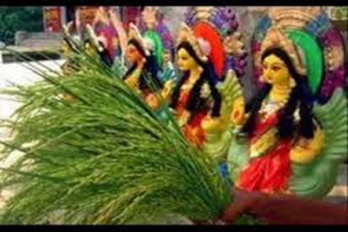 সংসারে শান্তি ও সমৃদ্ধি প্রতিষ্ঠাই মায়ের একমাত্র উদ্দেশ্য ৷ মা লক্ষ্মী কখনই তাঁর সন্তানকে বিপদে দেখে চুপ করে বসে থাকেন না ৷ সংসারে শান্তি ও সমৃদ্ধি প্রতিষ্ঠাই মায়ের একমাত্র উদ্দেশ্য ৷ মা লক্ষ্মী কখনই তাঁর সন্তানকে বিপদে দেখে চুপ করে বসে থাকেন না ৷