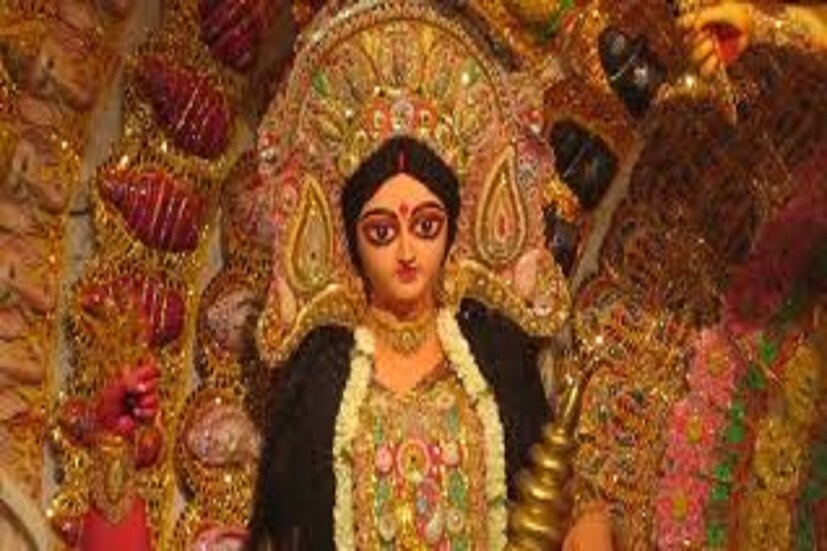 মা লক্ষ্মীর পুজো বিশেষত কোজাগরী লক্ষ্মীপুজোতে বেশ কিছু নিয়ম মানলে মা অত্যন্ত সন্তুষ্ট হন, সংসারেও বিরাজ করেন ৷