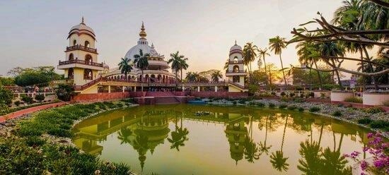 • মূল গেটে বসানো হয়েছিল থার্মাল স্ক্রিনিং । হাত স্যানিটাইজ করার ব্যবস্থা ছিল । মাস্ক ছিল বাধ্যতামূলক । মন্দিরের ভিতরে ৬ ফুট দূরত্ব বজায় রেখে ভক্তদের বসার ব্যবস্থা ছিল। মন্দির চত্বরে বেশিক্ষণ বসে থাকা, ধ্যান করা কিংবা শুয়ে প্রণাম করাও যাবে না বলে জানিয়েছিল ইসকন কর্তৃপক্ষ। • মূল গেটে বসানো হয়েছিল থার্মাল স্ক্রিনিং । হাত স্যানিটাইজ করার ব্যবস্থা ছিল । মাস্ক ছিল বাধ্যতামূলক । মন্দিরের ভিতরে ৬ ফুট দূরত্ব বজায় রেখে ভক্তদের বসার ব্যবস্থা ছিল। মন্দির চত্বরে বেশিক্ষণ বসে থাকা, ধ্যান করা কিংবা শুয়ে প্রণাম করাও যাবে না বলে জানিয়েছিল ইসকন কর্তৃপক্ষ।