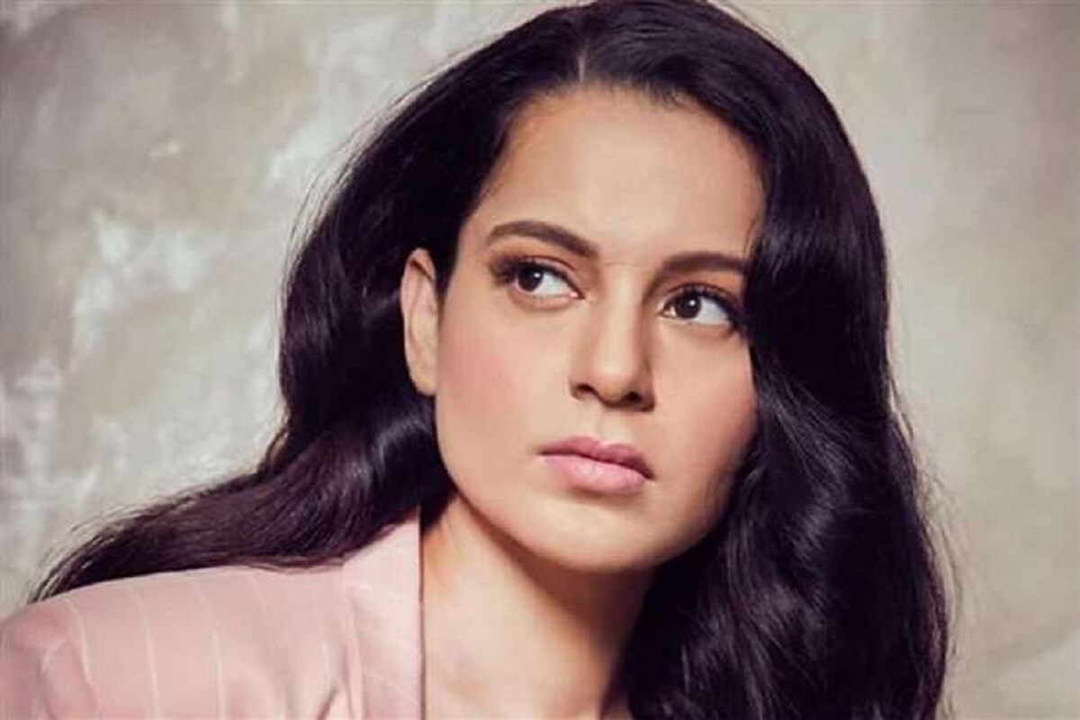 সুশান্ত মামলায় নার্কোটিক কন্ট্রোল ব্যুরো হস্তক্ষেপ করার পর থেকেই বলিউডের মাদক যোগ নিয়ে সরব হয়েছেন কঙ্গনা। তার অভিযোগ বহু বিখ্যাত বলিউড অভিনেতই মাদক চক্রের অংশ। সুশান্ত মামলায় নার্কোটিক কন্ট্রোল ব্যুরো হস্তক্ষেপ করার পর থেকেই বলিউডের মাদক যোগ নিয়ে সরব হয়েছেন কঙ্গনা। তার অভিযোগ বহু বিখ্যাত বলিউড অভিনেতই মাদক চক্রের অংশ।