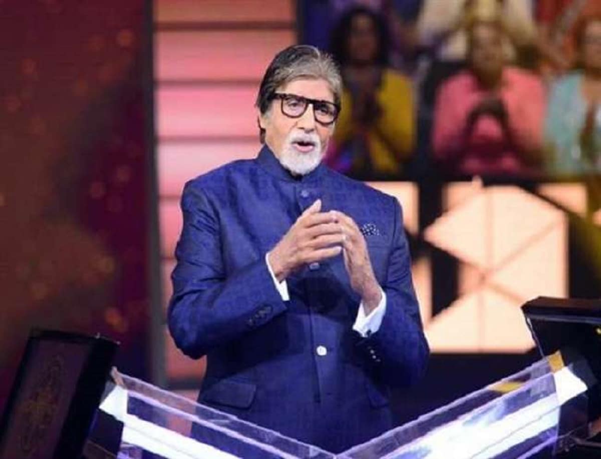 ধর্মগ্রন্থের প্রতিলিপি ছেঁড়ার প্রশ্নে শুধু হিন্দু ধর্মের গ্রন্থগুলিরই কেন নাম নেওয়া হয়েছে তাই নিয়ে ক্ষোভ প্রকাশ করেছেন হিন্দু সংগনের সদস্যরা ৷ হিন্দু ধর্মে আঘাতের অভিযোগে লখনউতে বিগ বি ও কেবিসি নির্মাতাদের বিরুদ্ধে দায়ের হয়েছে এফআইআর ৷ সব মিলিয়ে প্রশ্নকান্ডে সোশ্যাল মিডিয়ায় ব্যাপক শোরগোল ৷ photo source collected ধর্মগ্রন্থের প্রতিলিপি ছেঁড়ার প্রশ্নে শুধু হিন্দু ধর্মের গ্রন্থগুলিরই কেন নাম নেওয়া হয়েছে তাই নিয়ে ক্ষোভ প্রকাশ করেছেন হিন্দু সংগনের সদস্যরা ৷ হিন্দু ধর্মে আঘাতের অভিযোগে লখনউতে বিগ বি ও কেবিসি নির্মাতাদের বিরুদ্ধে দায়ের হয়েছে এফআইআর ৷ সব মিলিয়ে প্রশ্নকান্ডে সোশ্যাল মিডিয়ায় ব্যাপক শোরগোল ৷ photo source collected