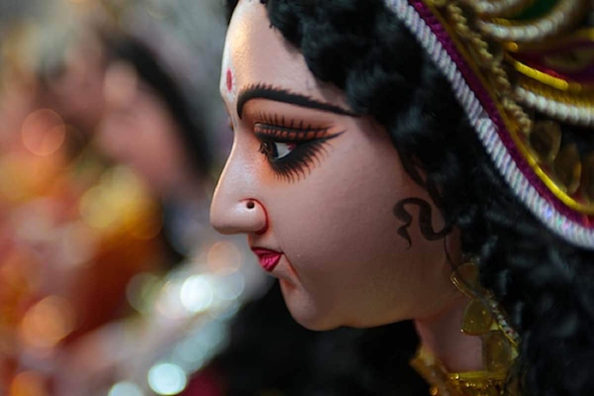 লক্ষ্মীকে তুষ্ট করতে হলে প্রতিদিন স্নান করে পদ্মবীজের মালা হাতে গায়ত্রী মন্ত্র ১০৮ বার জপ করলে খুবই ভাল ফল হয়৷ লক্ষ্মীকে তুষ্ট করতে হলে প্রতিদিন স্নান করে পদ্মবীজের মালা হাতে গায়ত্রী মন্ত্র ১০৮ বার জপ করলে খুবই ভাল ফল হয়৷