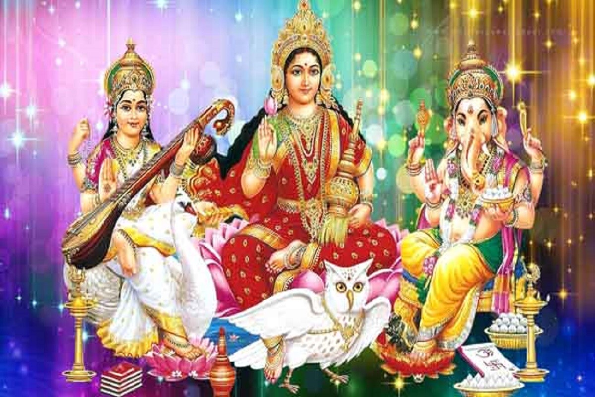 দাঁত দিয়ে নখ কাটার অভ্যাস সর্বদা থাকলে মা লক্ষ্মী অত্যন্ত রুষ্ট হন ৷ কেননা তাঁতে শরীর এঁটো থাকে বলেই মা রেগে যান ৷ সূর্যাস্তের পরে ঝাঁটা দিয়ে ঝাঁট দেওয়ার প্রবণতা যেসমস্ত গৃহস্থে থাকে লা লক্ষ্মী সেই বাড়ি ছেড়ে চলে যান চিরতরে ৷ দাঁত দিয়ে নখ কাটার অভ্যাস সর্বদা থাকলে মা লক্ষ্মী অত্যন্ত রুষ্ট হন ৷ কেননা তাঁতে শরীর এঁটো থাকে বলেই মা রেগে যান ৷ সূর্যাস্তের পরে ঝাঁটা দিয়ে ঝাঁট দেওয়ার প্রবণতা যেসমস্ত গৃহস্থে থাকে লা লক্ষ্মী সেই বাড়ি ছেড়ে চলে যান চিরতরে ৷