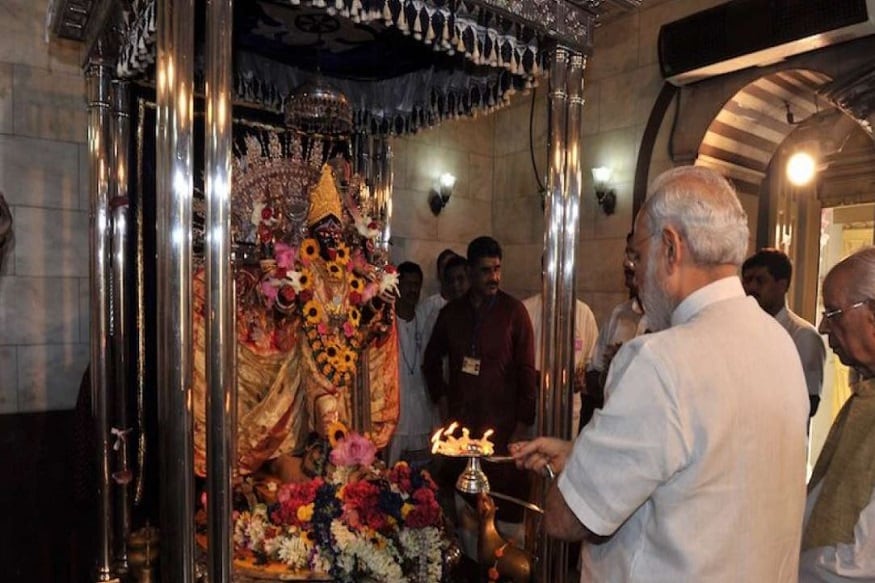 মুখ্যমন্ত্রী হন বা প্রধানমন্ত্রী মায়ের সামনে শিষ ঝোঁকাতেই হয়৷ কারণ তাঁর আশীর্বাদ ভিন্ন না কর্তব্য পালনে সাফল্য সম্ভব না অন্যকোনও সাফল্য সম্ভব৷ মায়ের মাহাত্ম্য জেনে নিয়ে তাই জীবনের পথ সুগম করাই বুদ্ধিমান মানুষের কর্তব্য৷ আর যদি জানাও থাকে তাও মায়ের নাম যতবারই স্মরণ করা হবে ততই উপচে যাবে পুণ্যের ভাঁড়ার৷ Photo- Collected মুখ্যমন্ত্রী হন বা প্রধানমন্ত্রী মায়ের সামনে শিষ ঝোঁকাতেই হয়৷ কারণ তাঁর আশীর্বাদ ভিন্ন না কর্তব্য পালনে সাফল্য সম্ভব না অন্যকোনও সাফল্য সম্ভব৷ মায়ের মাহাত্ম্য জেনে নিয়ে তাই জীবনের পথ সুগম করাই বুদ্ধিমান মানুষের কর্তব্য৷ আর যদি জানাও থাকে তাও মায়ের নাম যতবারই স্মরণ করা হবে ততই উপচে যাবে পুণ্যের ভাঁড়ার৷ Photo- Collected