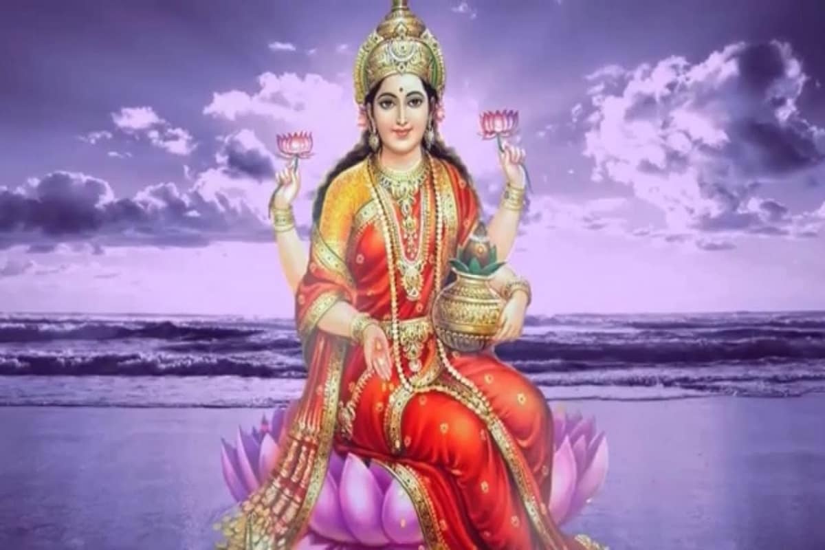 মা লক্ষ্মীর ছবির সামনে সব সময়ে প্রদীপ জ্বালানো উচিৎ, সেই প্রদীপ ঘি দিয়ে জ্বালানো প্রদীপই হতে হবে ৷ মা লক্ষ্মীর ছবির সামনে সব সময়ে প্রদীপ জ্বালানো উচিৎ, সেই প্রদীপ ঘি দিয়ে জ্বালানো প্রদীপই হতে হবে ৷