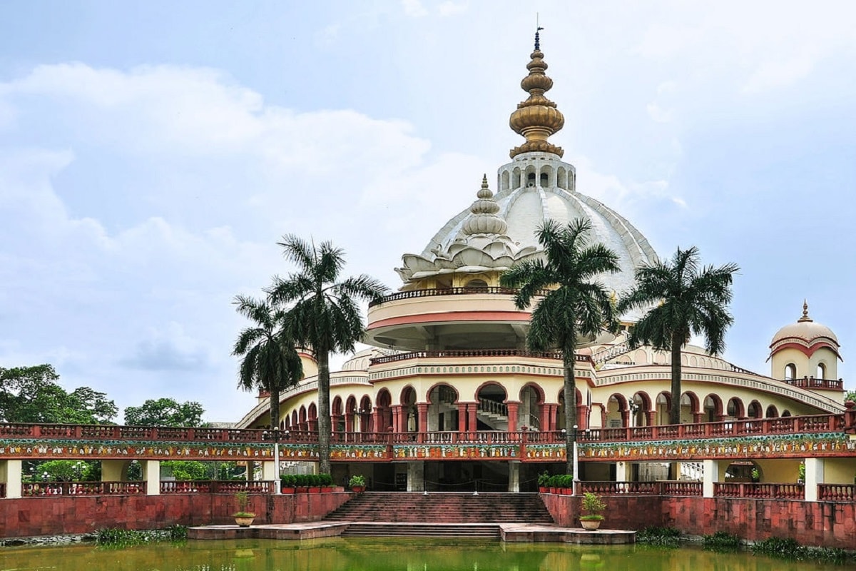 • ফের খুলে গেল নদিয়ার মায়াপুরের ইসকন মন্দির । প্রায় ১ মাস বন্ধ থাকার পর খুলল মন্দির । মন্দির কর্তৃপক্ষ সূত্রে খবর, এখন থেকে দিনে ২ বার করে খোলা হবে মন্দির। • ফের খুলে গেল নদিয়ার মায়াপুরের ইসকন মন্দির । প্রায় ১ মাস বন্ধ থাকার পর খুলল মন্দির । মন্দির কর্তৃপক্ষ সূত্রে খবর, এখন থেকে দিনে ২ বার করে খোলা হবে মন্দির।