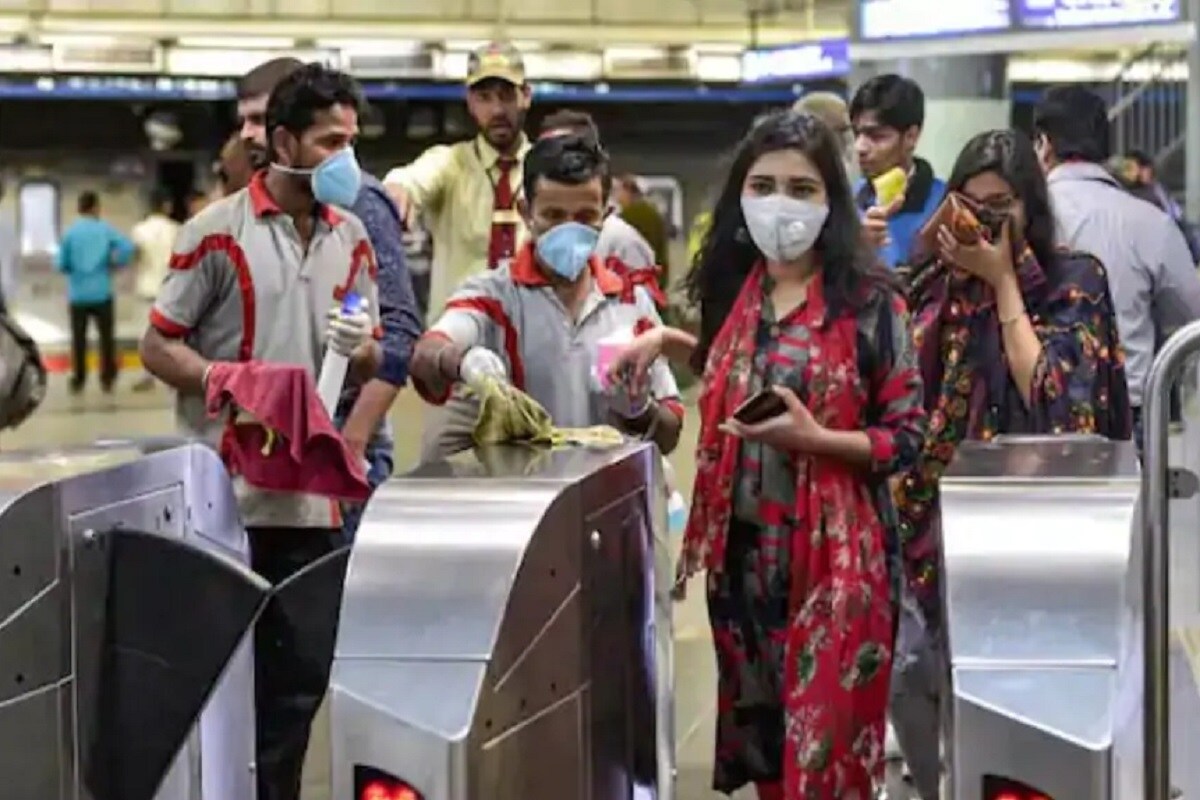সারাদিনে পরীক্ষার্থীদের জন্য মোট ৬৬ টা মেট্রো চলবে। যাদের স্মার্ট কার্ড আছে তারা তা দিয়ে চড়তে পারবে।যাদের নেই তাদের জন্য কাগজের টিকিট দেওয়া হবে। সারাদিনে পরীক্ষার্থীদের জন্য মোট ৬৬ টা মেট্রো চলবে। যাদের স্মার্ট কার্ড আছে তারা তা দিয়ে চড়তে পারবে।যাদের নেই তাদের জন্য কাগজের টিকিট দেওয়া হবে।