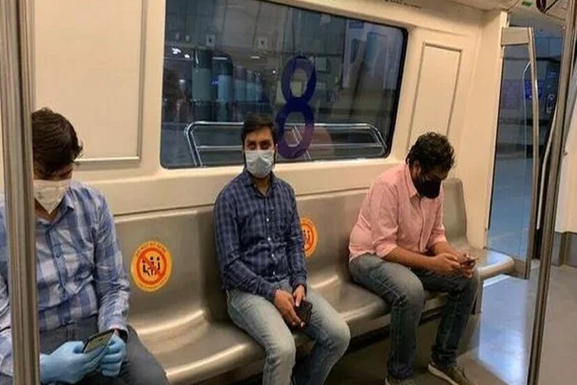 অন্যদিকে, করোনা আবহে সামাজিক দূরত্ব বজায় রাখতে সচেষ্ট  মেট্রো ৷ কোভিড ১৯ সংক্রমণের কারণে দীর্ঘ পাঁচ মাসেরও বেশি সময় বন্ধ থাকার পর ফের ১৪ সেপ্টেম্বর থেকে যাত্রা শুরু করতে চলেছে কলকাতা মেট্রো ৷ তাঁর আগে মেট্রো স্টেশনে-রেকে করা হচ্ছে একাধিক পরিবর্তন ৷ মেট্রোয় উঠতে এবার থেকে থাকতে হবে বোর্ডিং পাস ৷