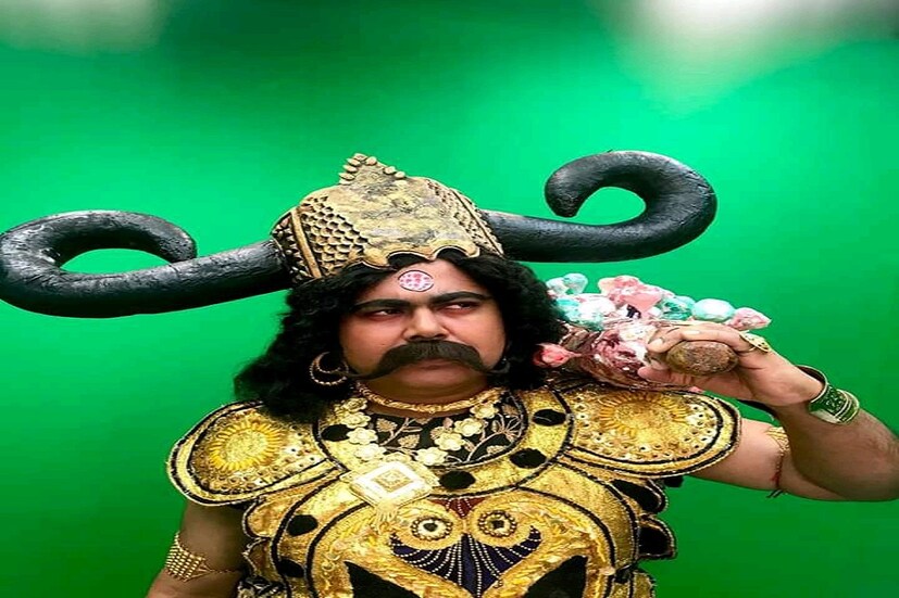  এই ধরনের শ্যুটিং বেশ উপভোগ করেছেন বলে জানিয়েছেন মীর। অন্য দিকে দেবীর কাছে আনন্দের বিষয় বাঙালির সবচেয়ে বড় উৎসব ও আবেগের অন্যতম মুখ তিনি।