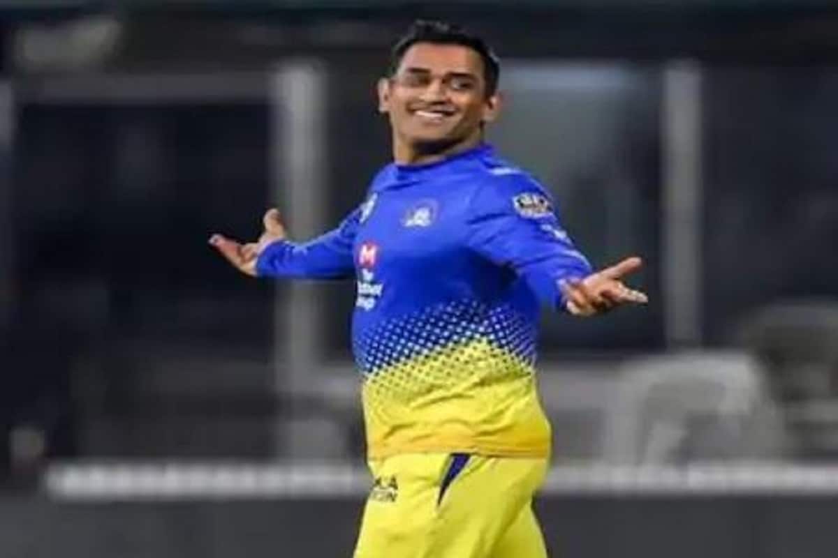 তবে এবারই প্রথম নয়, আগেও তিনি আম্পায়ারের সঙ্গে ঝামেলায় জড়িয়েছিলেন৷ আগের বছরেও তিনি রাজস্থান রয়্যালস-এর বিরুদ্ধে ম্যাচেই মেজাজ হারিয়েছিলেন৷ আইপিএলে মঙ্গলবার টসে জিতে রাজস্থানকে ব্যাট করতে পাঠিয়েছিলেন ধোনি৷ দারুণ ব্যাটিং করে চেন্নাইয়ের জন্য ২১৬ রানের পাহাড় তৈরি করেছিল৷ এই রাজস্থানের ইনিংসের সময়েই আম্পায়ারের সঙ্গে জোরদার লড়াই করেন ধোনি! Photo- File তবে এবারই প্রথম নয়, আগেও তিনি আম্পায়ারের সঙ্গে ঝামেলায় জড়িয়েছিলেন৷ আগের বছরেও তিনি রাজস্থান রয়্যালস-এর বিরুদ্ধে ম্যাচেই মেজাজ হারিয়েছিলেন৷ আইপিএলে মঙ্গলবার টসে জিতে রাজস্থানকে ব্যাট করতে পাঠিয়েছিলেন ধোনি৷ দারুণ ব্যাটিং করে চেন্নাইয়ের জন্য ২১৬ রানের পাহাড় তৈরি করেছিল৷ এই রাজস্থানের ইনিংসের সময়েই আম্পায়ারের সঙ্গে জোরদার লড়াই করেন ধোনি! Photo- File