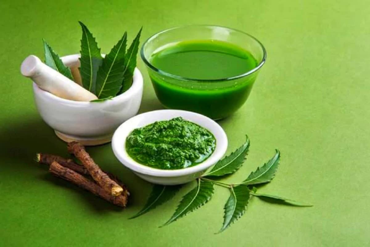 • PubMed নামে একটি মার্কিন চিকিৎসা পত্রিকায় সম্প্রতি প্রকাশিত হয়েছে একটি গবেষণাপত্র। সেখানে বলা হয়েছে। নিম পাতায় ব্লাড সুগার নিয়ন্ত্রণে থাকতে পারে। এমনকী সুগারের প্রভাব শরীরে কম পড়তে পারে নিমপাতার নিয়মিত ব্যবহারে। যদিও এই নিমপাতার ব্যবহার খুব একটা নতুন নয়। আদি কাল থেকেই ব্লাড সুগার নিয়ন্ত্রণে নিমপাতার ব্যবহার করা হয়। বাঙালির পাতে নিমপাতা অনেক সময়েই নিয়মিত পড়ে। • PubMed নামে একটি মার্কিন চিকিৎসা পত্রিকায় সম্প্রতি প্রকাশিত হয়েছে একটি গবেষণাপত্র। সেখানে বলা হয়েছে। নিম পাতায় ব্লাড সুগার নিয়ন্ত্রণে থাকতে পারে। এমনকী সুগারের প্রভাব শরীরে কম পড়তে পারে নিমপাতার নিয়মিত ব্যবহারে। যদিও এই নিমপাতার ব্যবহার খুব একটা নতুন নয়। আদি কাল থেকেই ব্লাড সুগার নিয়ন্ত্রণে নিমপাতার ব্যবহার করা হয়। বাঙালির পাতে নিমপাতা অনেক সময়েই নিয়মিত পড়ে।