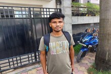 চোখে ডাক্তার হওয়ার স্বপ্ন, আমফানে ভাঙা ঘর, বন্যা পেরিয়ে পরীক্ষাকেন্দ্রে দিনমজুর