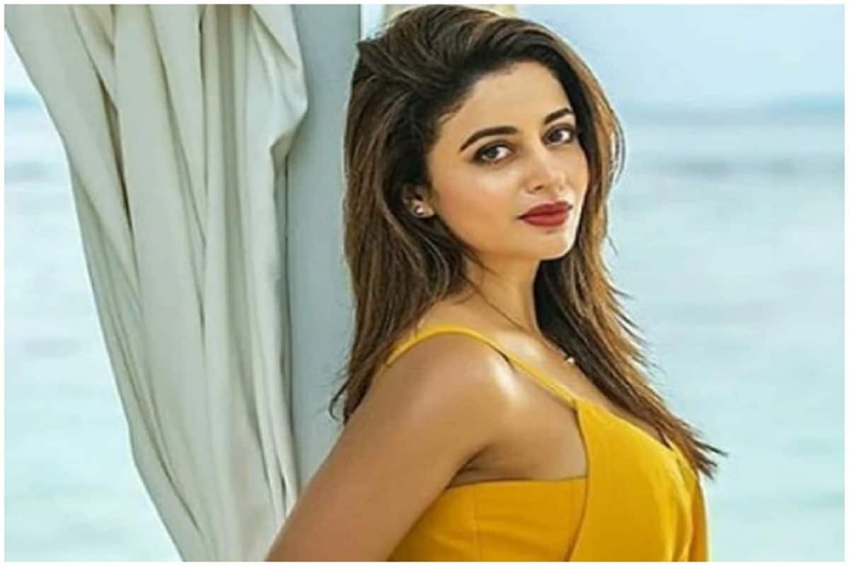 নেহাকে শোয়ে অনিতা ভাবী অর্থাৎ ‘গোরি মেম’ বলে জনপ্রিয় চরিত্রের ভূমিকায় অভিনয় করতে দেখা যেতে পারে ৷ নেহাকে শোয়ে অনিতা ভাবী অর্থাৎ ‘গোরি মেম’ বলে জনপ্রিয় চরিত্রের ভূমিকায় অভিনয় করতে দেখা যেতে পারে ৷