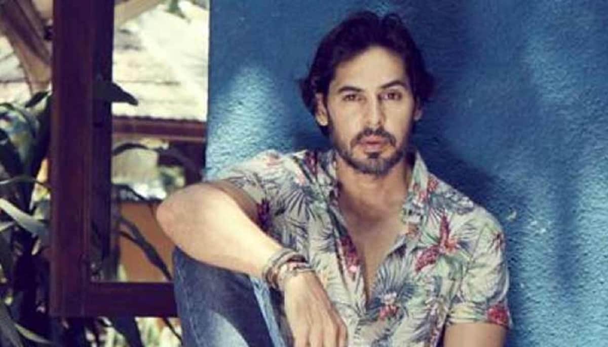 • সেই কারণেই তিনি মুম্বইয়ে ফিরে এসে ছবির প্রযোজনা করতে শুরু করেন। ২০১২ সালে জিসম ২ প্রযোজনা করেছিলেন, এখন আবার নতুন একটি ছবি প্রযোজনা করবেন। আর বেছে বেছে ভাল কাজ করবেন। ওটিটিতে কাজ করে তিনি সন্তুষ্ট। • সেই কারণেই তিনি মুম্বইয়ে ফিরে এসে ছবির প্রযোজনা করতে শুরু করেন। ২০১২ সালে জিসম ২ প্রযোজনা করেছিলেন, এখন আবার নতুন একটি ছবি প্রযোজনা করবেন। আর বেছে বেছে ভাল কাজ করবেন। ওটিটিতে কাজ করে তিনি সন্তুষ্ট।