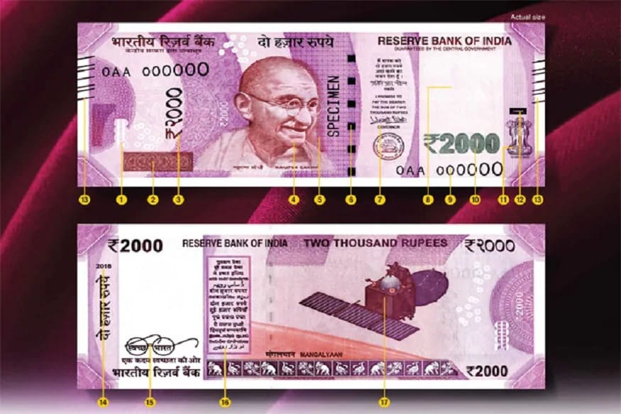 • নোটের সামনের দিকে থ্রেডে ভারত, আরবিআই এবং 2000 লেখা থাকবে। নোটটি একদিকে কাত করার সময়, থ্রেডের রঙ সবুজ থেকে নীল হয়ে যাবে। ডানদিকে, নীচের 2000 ডিজিটটি যে কালিতে লেখা ছিল সেটি সবুজ থেকে নীল রঙে পরিবর্তিত হবে। ডানদিকে অশোক স্তম্ভের চিহ্ন থাকবে। • নোটের সামনের দিকে থ্রেডে ভারত, আরবিআই এবং 2000 লেখা থাকবে। নোটটি একদিকে কাত করার সময়, থ্রেডের রঙ সবুজ থেকে নীল হয়ে যাবে। ডানদিকে, নীচের 2000 ডিজিটটি যে কালিতে লেখা ছিল সেটি সবুজ থেকে নীল রঙে পরিবর্তিত হবে। ডানদিকে অশোক স্তম্ভের চিহ্ন থাকবে।