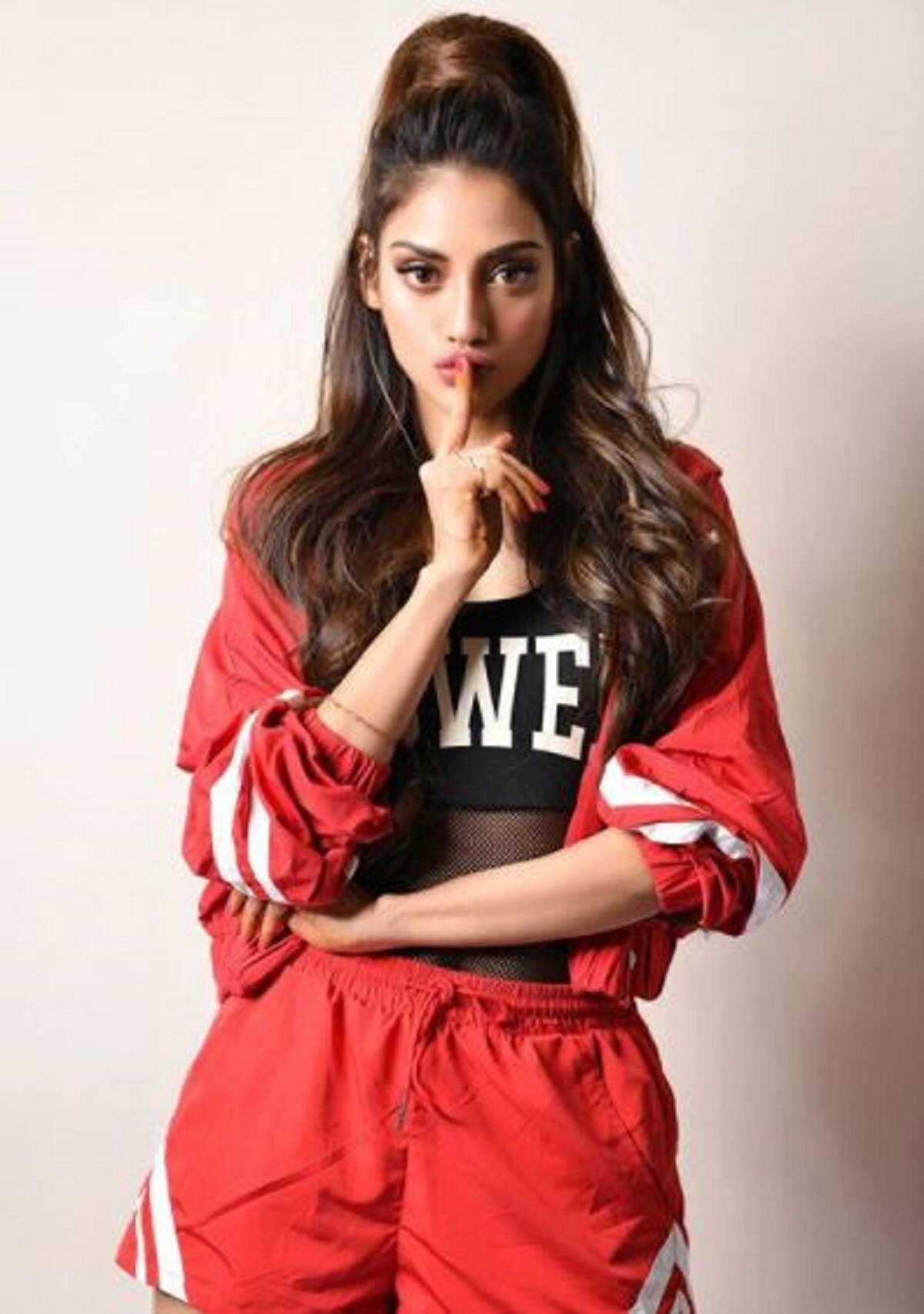 কয়েক ঘণ্টা আগেই নুসরত কালো ক্রপ টি শার্ট, লাল জ্যাকেট, লাল বক্সার পরে ছবি পোস্ট করেছেন তাঁর সোশ্যাল হ্যান্ডেলে৷ নুসরতের ঠোঁটে আঙুল এই পোজ যেন শুধুমাত্র মডেলিং পোজ নয়৷ এযেন বার্তা নিন্দুকরা চুপ করে থাকুন৷ Photo-Nusrat Jahan/ Instagram কয়েক ঘণ্টা আগেই নুসরত কালো ক্রপ টি শার্ট, লাল জ্যাকেট, লাল বক্সার পরে ছবি পোস্ট করেছেন তাঁর সোশ্যাল হ্যান্ডেলে৷ নুসরতের ঠোঁটে আঙুল এই পোজ যেন শুধুমাত্র মডেলিং পোজ নয়৷ এযেন বার্তা নিন্দুকরা চুপ করে থাকুন৷ Photo-Nusrat Jahan/ Instagram