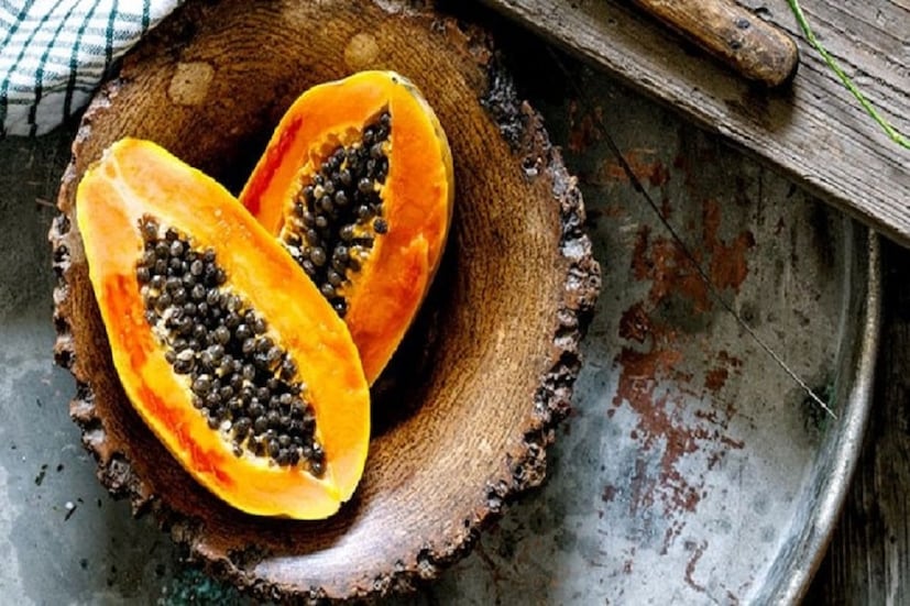 • অনেকেরই হয়ত ভাল লাগে না, কিন্তু শরীরের পক্ষে উপকারী পেঁপে। এই ফলের ১০০ গ্রামে ৩৯ ক্যালরি থাকে। প্রোটিন, কার্বোহাইড্রেট, ভিটামিন এ,বি,সি,ডি আছে পেঁপেতে। এছাড়া পটাশিয়াম, ফসফরাস, আয়রন, ক্যালসিয়াম, সোডিয়াম ও অ্যালবুমিন এনজাইম থাকে পেঁপেতে। পেঁপে অনেক রোগ সারাতে কার্যকর, এটা শত শত বছর ধরেই স্বীকৃত। • অনেকেরই হয়ত ভাল লাগে না, কিন্তু শরীরের পক্ষে উপকারী পেঁপে। এই ফলের ১০০ গ্রামে ৩৯ ক্যালরি থাকে। প্রোটিন, কার্বোহাইড্রেট, ভিটামিন এ,বি,সি,ডি আছে পেঁপেতে। এছাড়া পটাশিয়াম, ফসফরাস, আয়রন, ক্যালসিয়াম, সোডিয়াম ও অ্যালবুমিন এনজাইম থাকে পেঁপেতে। পেঁপে অনেক রোগ সারাতে কার্যকর, এটা শত শত বছর ধরেই স্বীকৃত।