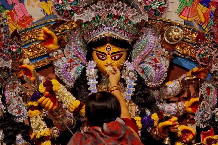 • কিন্তু কীভাবে এই মলমাসের উৎপত্তি? কেনই বা উনিশ বছর পর পর বাংলা পাঁজিতে এই মাসের দেখা মেলে? অঙ্কের হিসাবে কীভাবে ঠিক করা হয় এই মাস? সেটাই একবার জেনে নিন ভাল করে। • কিন্তু কীভাবে এই মলমাসের উৎপত্তি? কেনই বা উনিশ বছর পর পর বাংলা পাঁজিতে এই মাসের দেখা মেলে? অঙ্কের হিসাবে কীভাবে ঠিক করা হয় এই মাস? সেটাই একবার জেনে নিন ভাল করে।