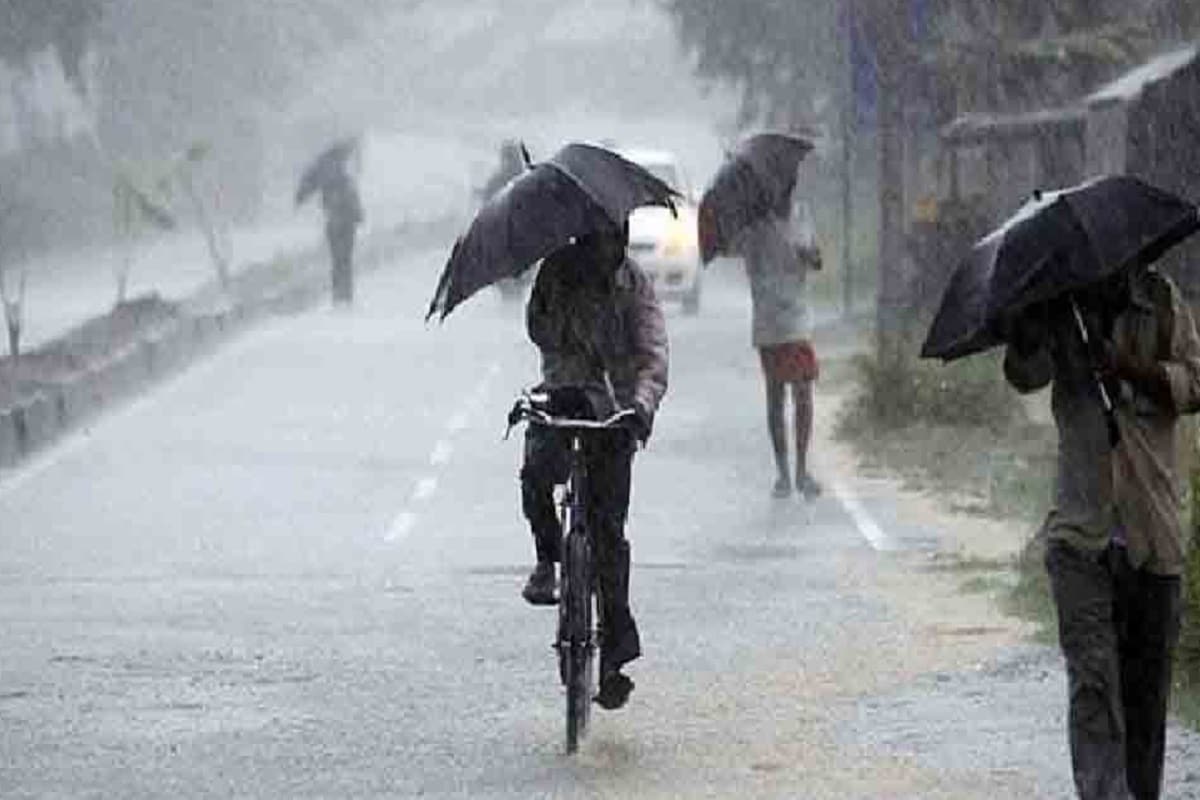 এই সিস্টেমের প্রভাবে প্রবল বৃষ্টিপাতের সম্ভাবনা তামিলনাড়ুতে। রবি ও সোমবার আন্দামান নিকোবরে প্রবল বৃষ্টিপাতের সম্ভাবনা। সোমবার থেকে বৃষ্টি শুরু তামিলনাড়ু ও পন্ডিচেরি তে। মঙ্গল ও বুধবার প্রবল বৃষ্টিপাতের সম্ভাবনা তামিলনাডু এবং পন্ডিচেরিতে। ভারী থেকে অতি ভারী বৃষ্টিপাত হবে অন্ধ্রপ্রদেশ সহ সংলগ্ন এলাকায়। এই সিস্টেমের প্রভাবে প্রবল বৃষ্টিপাতের সম্ভাবনা তামিলনাড়ুতে। রবি ও সোমবার আন্দামান নিকোবরে প্রবল বৃষ্টিপাতের সম্ভাবনা। সোমবার থেকে বৃষ্টি শুরু তামিলনাড়ু ও পন্ডিচেরি তে। মঙ্গল ও বুধবার প্রবল বৃষ্টিপাতের সম্ভাবনা তামিলনাডু এবং পন্ডিচেরিতে। ভারী থেকে অতি ভারী বৃষ্টিপাত হবে অন্ধ্রপ্রদেশ সহ সংলগ্ন এলাকায়।