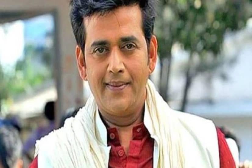 •এরই মধ্যে সুশান্ত সিং মৃত্যু মামলায় কী সামনে আসে, তার দিকেই নজর সকলের৷ এরই মধ্যে জড়িয়েছে রাজনীতিও৷ বিহারে এক রাজনৈতিক মিছিলে প্রয়াত অভিনেতার ছবি ব্যবহার করেন বিজেপি কর্মী সমর্থকরা এবং ন্যায়ের দাবি করা হয়৷ 
