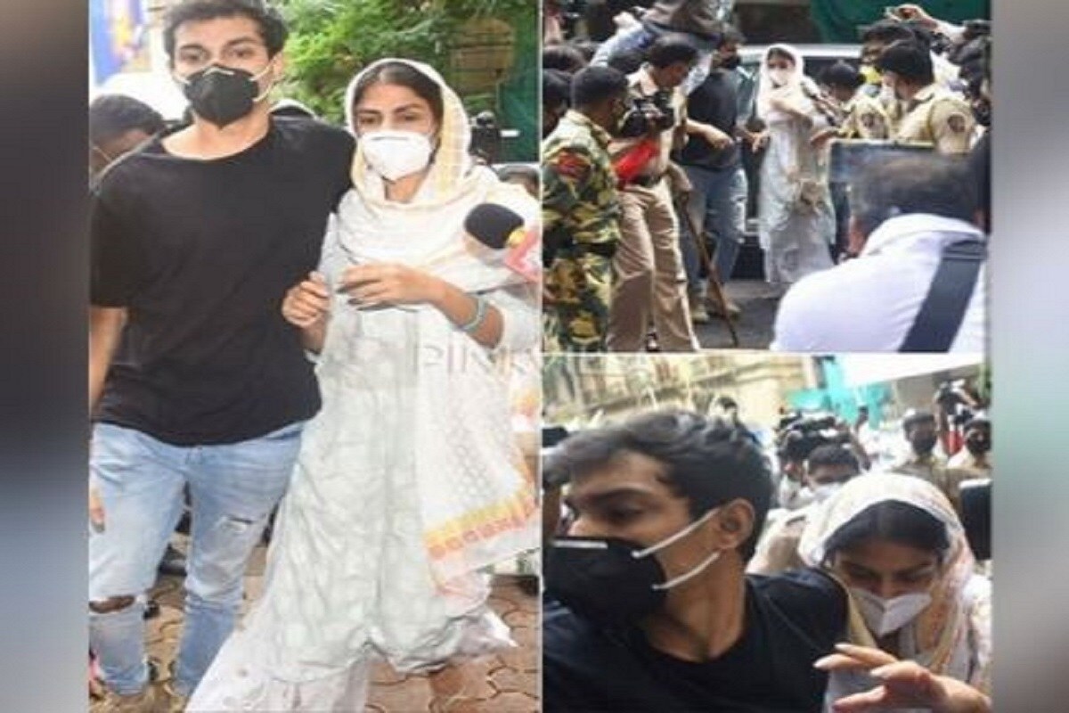 •সুশান্ত সিং রাজপুত মৃত্যু মামলায় ড্রাগ যোগ, নারকোটিক্স কন্ট্রোল ব্যুরো (এনসিবি) গ্রেফতার করার পর অভিনেত্রী রিয়া চক্রবর্তী (Rhea Chakraborty) এবং তার ভাই শৌভিক চক্রবর্তী সম্পর্কে নতুন তথ্য সামনে আসছে। এনসিবির (NCB) কাছে বিবৃতিতে শৌভিক স্বীকার করেছেন যে তিনি সুশান্তের কাছে বহুবার ড্রাগস নিয়ে এসেছেন। সূত্রের খবর, তিনি আরও বলেছেন যে তার দিদি রিয়া সুশান্তের ক্রেডিট কার্ড দিয়ে ড্রাগের পয়সা দিতেন। •সুশান্ত সিং রাজপুত মৃত্যু মামলায় ড্রাগ যোগ, নারকোটিক্স কন্ট্রোল ব্যুরো (এনসিবি) গ্রেফতার করার পর অভিনেত্রী রিয়া চক্রবর্তী (Rhea Chakraborty) এবং তার ভাই শৌভিক চক্রবর্তী সম্পর্কে নতুন তথ্য সামনে আসছে। এনসিবির (NCB) কাছে বিবৃতিতে শৌভিক স্বীকার করেছেন যে তিনি সুশান্তের কাছে বহুবার ড্রাগস নিয়ে এসেছেন। সূত্রের খবর, তিনি আরও বলেছেন যে তার দিদি রিয়া সুশান্তের ক্রেডিট কার্ড দিয়ে ড্রাগের পয়সা দিতেন।