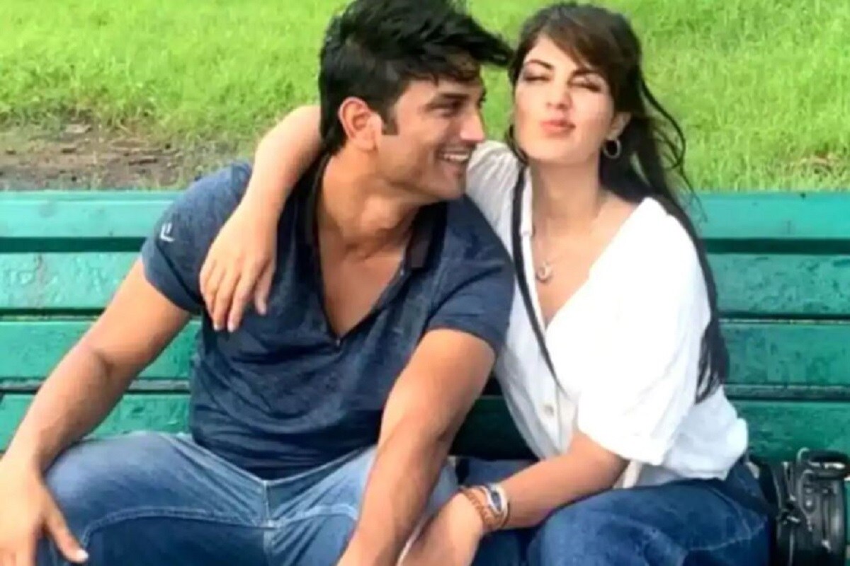 •রিয়ার জানিয়েছেন যে, সুশান্তের জন্য ড্রাগস তিনি তার ভাই শৌভিকের মাধ্যমে পেতেন৷ জিজ্ঞাসাবাদের সময় রিয়া জানান যে, ১৫ মার্চ শৌভিকের সঙ্গে ড্রাগস নিয়ে তাঁর কথাও হয়। রিয়া বলেন যে আমি জানতাম শৌভিক ড্রাগ বিক্রেতা বসিতের কাছ থেকে সুশান্তের জন্য ড্রাগস কিনতেন। বসিতের সঙ্গে শোভিকের ভাল বন্ধুত্ব ছিল এবং সেও আমাদের বাড়িতে আসত। •রিয়ার জানিয়েছেন যে, সুশান্তের জন্য ড্রাগস তিনি তার ভাই শৌভিকের মাধ্যমে পেতেন৷ জিজ্ঞাসাবাদের সময় রিয়া জানান যে, ১৫ মার্চ শৌভিকের সঙ্গে ড্রাগস নিয়ে তাঁর কথাও হয়। রিয়া বলেন যে আমি জানতাম শৌভিক ড্রাগ বিক্রেতা বসিতের কাছ থেকে সুশান্তের জন্য ড্রাগস কিনতেন। বসিতের সঙ্গে শোভিকের ভাল বন্ধুত্ব ছিল এবং সেও আমাদের বাড়িতে আসত।