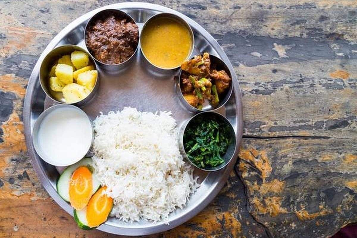 সেখানে গবেষকরা দেখাচ্ছেন, সাদা চাল মিলে ছাটা হয়। এর ফলে চালের চাকচিক্য বাড়ে বটে কিন্তু ওপরে লেগে থাকা ভিটামিন বি-এর মতো জরুরি পুষ্টিকর উপাদান চলে যায়। সেখানে গবেষকরা দেখাচ্ছেন, সাদা চাল মিলে ছাটা হয়। এর ফলে চালের চাকচিক্য বাড়ে বটে কিন্তু ওপরে লেগে থাকা ভিটামিন বি-এর মতো জরুরি পুষ্টিকর উপাদান চলে যায়।