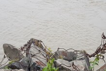 নদী ভাঙ্গন কেড়ে নিয়েছে ভিটে-জমি, জীবিকা বদলে কেউ ক্ষেতমজুর,কেউ পরিযায়ী শ্রমিক নদী ভাঙ্গন কেড়ে নিয়েছে ভিটে-জমি, জীবিকা বদলে কেউ ক্ষেতমজুর,কেউ পরিযায়ী শ্রমিক