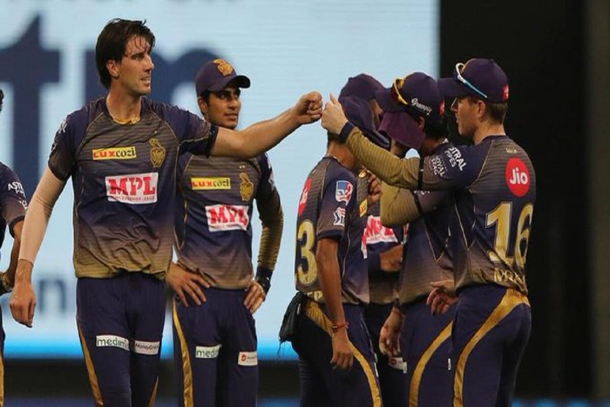 কেকেআর শেষ চারে যাবে কি না, তা নির্ভর করছে মুম্বই ইন্ডিয়ান্স বনাম সানরাইজার্স হায়দরাবাদ এবং রয়্যাল চ্যালেঞ্জার্স ব্যাঙ্গালোর বনাম দিল্লি ক্যাপিটালস ম্যাচের ফলাফলের ভিত্তিতে৷ হায়দরাবাদ যদি মুম্বইয়ের বিরুদ্ধে জিতে যায়, সেক্ষেত্রে কেকেআর-এর সম্ভাবনা কমবে৷ সেক্ষেত্রে দিল্লি বনাম ব্যাঙ্গালোর ম্যাচে যে কোনও একটি দল অনেক বড় ব্যবধানে বা বিশ্রী ভাবে হারতে হবে৷ যাতে তাদের রান রেট আরও খারাপ হয়৷Photo Courtesy-KKR/Twitter কেকেআর শেষ চারে যাবে কি না, তা নির্ভর করছে মুম্বই ইন্ডিয়ান্স বনাম সানরাইজার্স হায়দরাবাদ এবং রয়্যাল চ্যালেঞ্জার্স ব্যাঙ্গালোর বনাম দিল্লি ক্যাপিটালস ম্যাচের ফলাফলের ভিত্তিতে৷ হায়দরাবাদ যদি মুম্বইয়ের বিরুদ্ধে জিতে যায়, সেক্ষেত্রে কেকেআর-এর সম্ভাবনা কমবে৷ সেক্ষেত্রে দিল্লি বনাম ব্যাঙ্গালোর ম্যাচে যে কোনও একটি দল অনেক বড় ব্যবধানে বা বিশ্রী ভাবে হারতে হবে৷ যাতে তাদের রান রেট আরও খারাপ হয়৷Photo Courtesy-KKR/Twitter