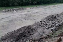 খানাখন্দে ভরা বেহাল রাস্তা, রোগীকে হাসপাতাল নিয়ে যেতে চায় না অ্যাম্বুলেন্সও