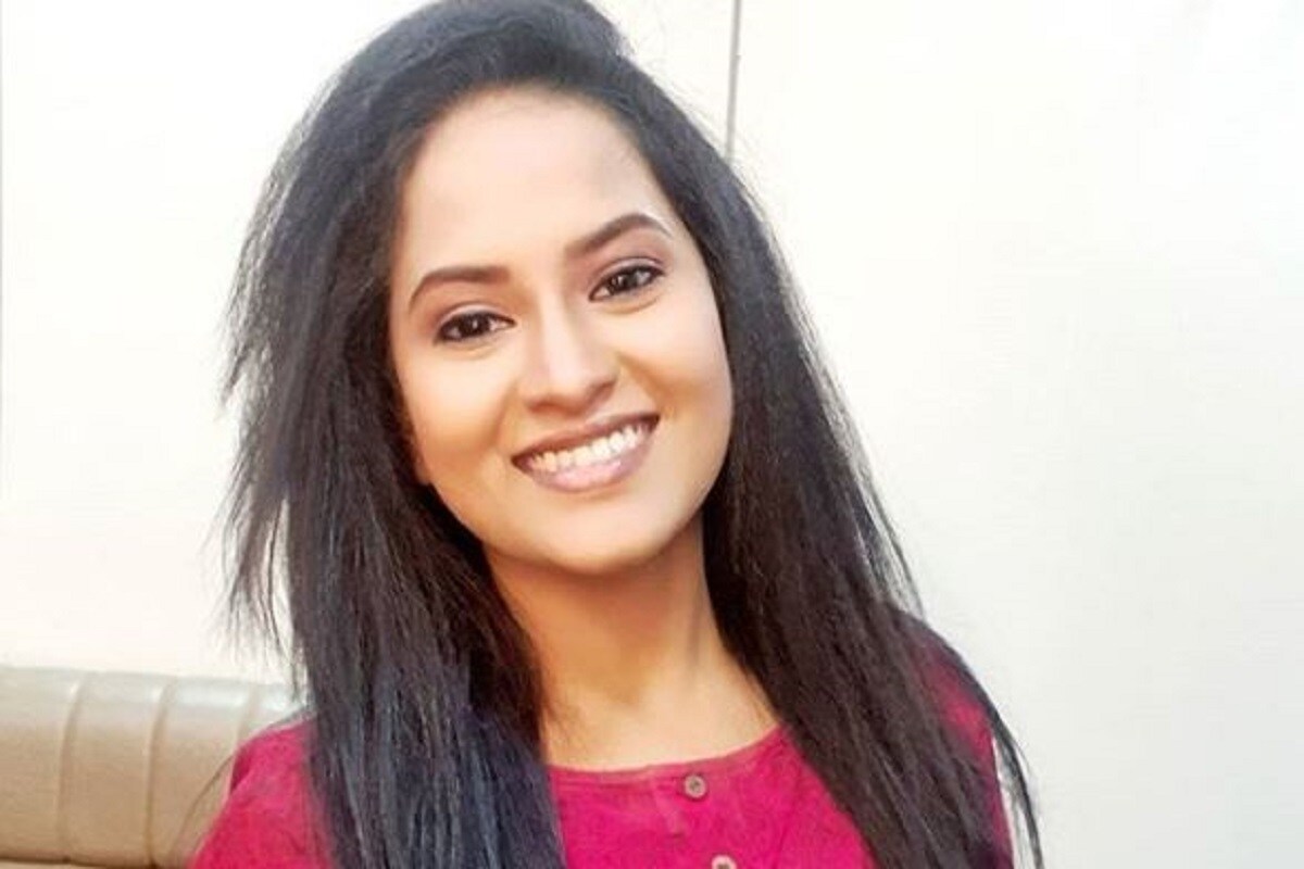 •তেলগু টিভি অভিনেত্রী তাঁর হায়দরাবাদের বাড়িতে ৮ সেপ্টেম্বর রাত ৯ থেকে ১০ মধ্যে আত্মহত্যা করেছেন বলে জানানো হয়েছে৷ ময়নাতদন্তের জন্য দেহ নিয়ে যাওয়া হয়েছে ওসমানিয়া হাসপাতালে৷ •তেলগু টিভি অভিনেত্রী তাঁর হায়দরাবাদের বাড়িতে ৮ সেপ্টেম্বর রাত ৯ থেকে ১০ মধ্যে আত্মহত্যা করেছেন বলে জানানো হয়েছে৷ ময়নাতদন্তের জন্য দেহ নিয়ে যাওয়া হয়েছে ওসমানিয়া হাসপাতালে৷