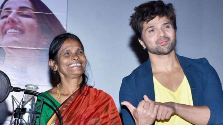রাণুর ফ্যানের প্রতি খারাপ ব্যবহারে ক্ষুব্ধ হন হিমেশও। শোনা যায়, তিনি রানুর এক ঘনিষ্ঠের মাধ্যমে বলেন, ‘ একজন ফ্যানের সঙ্গে এমন আচরণ করা মোটেই ঠিক কাজ হয়নি, রাণুর ‘সরি’ বলা উচিত।’ কিন্তু রানু হীমেশের কথায় পাত্তাই দেননি, কোনও দুঃখপ্রকাশও করেননি। রাণুর ফ্যানের প্রতি খারাপ ব্যবহারে ক্ষুব্ধ হন হিমেশও। শোনা যায়, তিনি রানুর এক ঘনিষ্ঠের মাধ্যমে বলেন, ‘ একজন ফ্যানের সঙ্গে এমন আচরণ করা মোটেই ঠিক কাজ হয়নি, রাণুর ‘সরি’ বলা উচিত।’ কিন্তু রানু হীমেশের কথায় পাত্তাই দেননি, কোনও দুঃখপ্রকাশও করেননি।