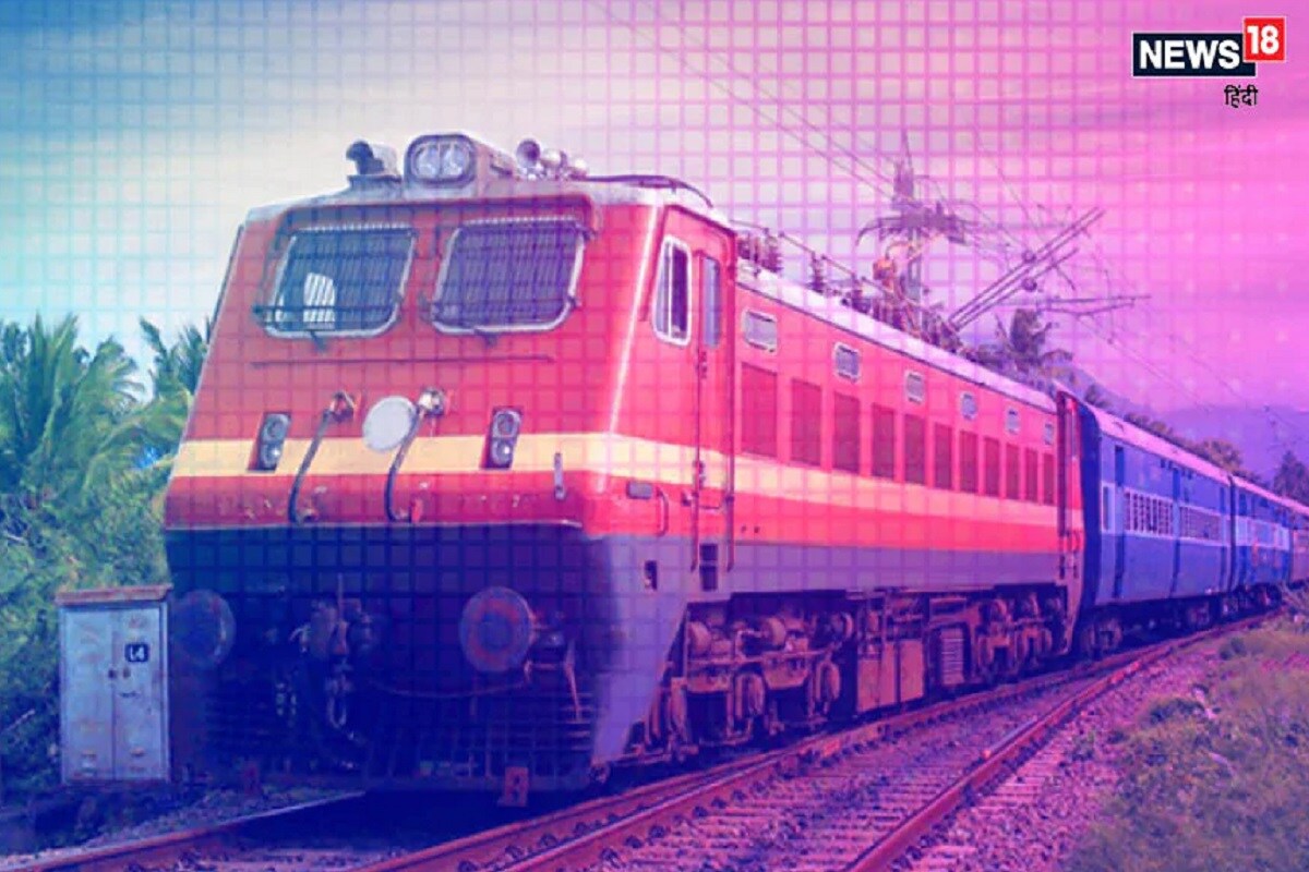 করোনার জেরে দেশজোড়া লকডাউন চালু হওয়ায় ২৫ মার্চ থেকেই যাবতীয় রেল পরিষেবা বন্ধ হয়ে যায়, বিচ্ছিন্ন হয় দেশের রেল যোগাযোগ ব্যবস্থা। মে মাসের ১ তারিখ থেকে ভিনরাজ্যে আটকে থাকা শ্রমিকদের ফেরাতে চালু হয় শ্রমিক স্পেশাল প্যাসেঞ্জার ট্রেন। আজ থেকে দেশের নানাপ্রান্তে আরও ৮০টি দূরপাল্লার প্যাসেঞ্জার ট্রেন নামানো হচ্ছে। শুক্রবার থেকে শুরু হয়ে গিয়েছে তৎকাল টিকিট বুকিং ৷ উল্লেখযোগ্য এই ৮০টি ট্রেন বর্তমানে চলমান ৩০টি স্পেশাল রাজধানী এবং ২০০টি স্পেশাল মেল এক্সপ্রেস ট্রেনের থেকে আলাদা হবে। করোনার জেরে দেশজোড়া লকডাউন চালু হওয়ায় ২৫ মার্চ থেকেই যাবতীয় রেল পরিষেবা বন্ধ হয়ে যায়, বিচ্ছিন্ন হয় দেশের রেল যোগাযোগ ব্যবস্থা। মে মাসের ১ তারিখ থেকে ভিনরাজ্যে আটকে থাকা শ্রমিকদের ফেরাতে চালু হয় শ্রমিক স্পেশাল প্যাসেঞ্জার ট্রেন। আজ থেকে দেশের নানাপ্রান্তে আরও ৮০টি দূরপাল্লার প্যাসেঞ্জার ট্রেন নামানো হচ্ছে। শুক্রবার থেকে শুরু হয়ে গিয়েছে তৎকাল টিকিট বুকিং ৷ উল্লেখযোগ্য এই ৮০টি ট্রেন বর্তমানে চলমান ৩০টি স্পেশাল রাজধানী এবং ২০০টি স্পেশাল মেল এক্সপ্রেস ট্রেনের থেকে আলাদা হবে।