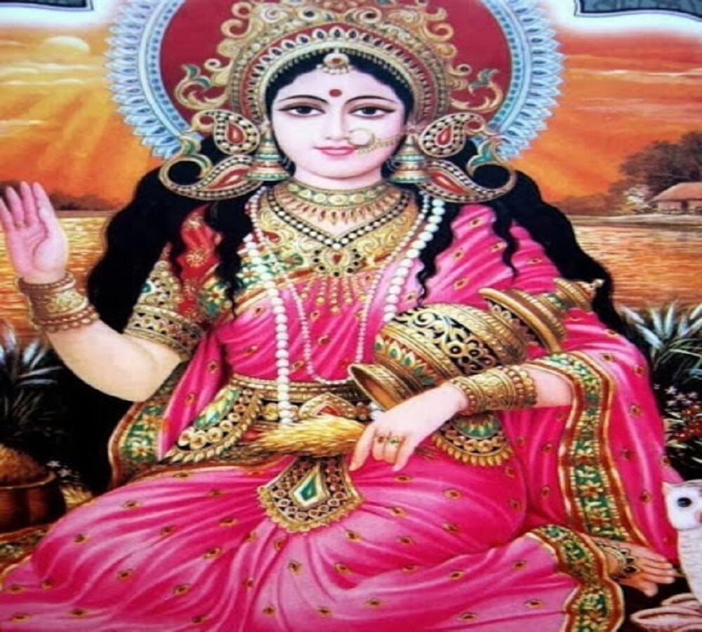 প্রতি বৃহস্পতিবার ঘরে ঘরে গৃহিণীরা মা লক্ষ্মীর বন্দনা করে থাকেন ৷ অতিরিক্ত শান্তিপ্রিয়া মা কোনও রকমের বিশৃঙ্খলাকে গুরুত্ব দেননা ৷ প্রতি বৃহস্পতিবার ঘরে ঘরে গৃহিণীরা মা লক্ষ্মীর বন্দনা করে থাকেন ৷ অতিরিক্ত শান্তিপ্রিয়া মা কোনও রকমের বিশৃঙ্খলাকে গুরুত্ব দেননা ৷