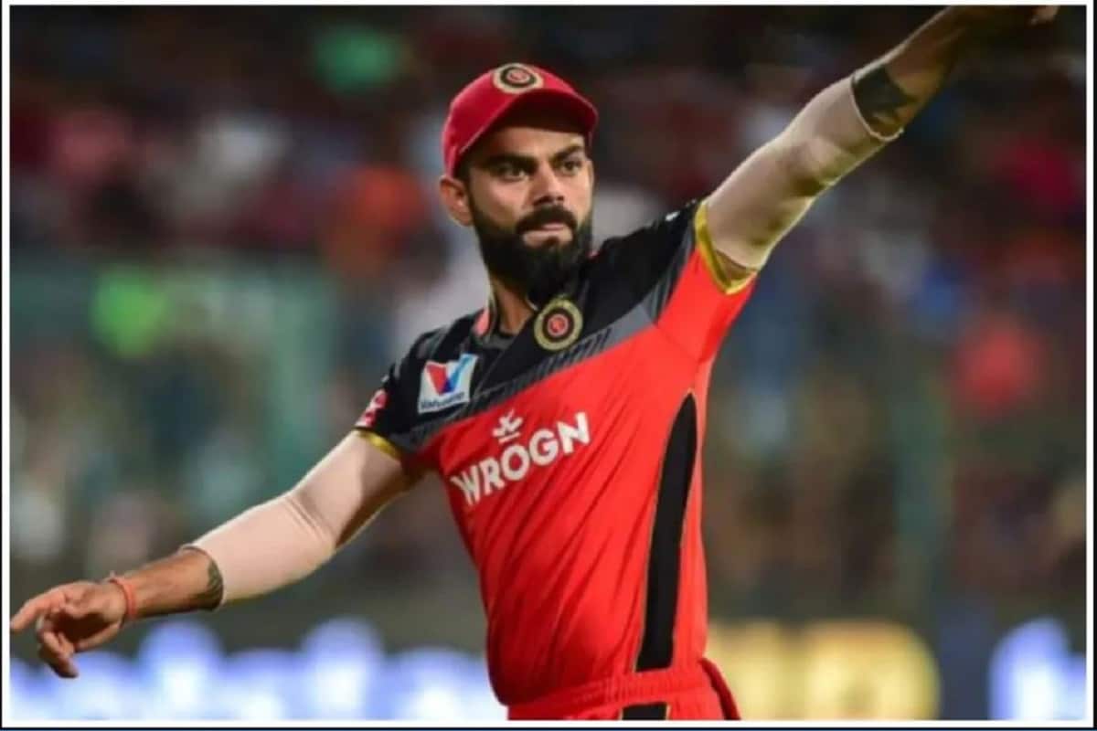 বিরাট অবশ্য পাল্টা গুয়ার্দিওলার কাছে জানতে চান, খেলোয়াড় জীবনে কেন বার বার বিভিন্ন রংয়ের বুট পরচতেন তিনি? জবাবে বিশ্বখ্যাত এই কোচ বলেন, 'আমি যখন খেলতাম তখন সব জুতোই কালো রংয়ের ছিল৷ কিন্তু কালো রংয়ের বুট পাওয়া খুূূব কঠিন ছিল৷ একদিন আমি লাল রংয়ের বুট পরেছিলাম, তা দেখেই আমার মেন্টর এবং শ্রেষ্ঠ ম্যানেজার জোহান ক্রুয়েফ আমাকে কালো রংয়ের বুট পরতে বাধ্য করেন৷ বিরাট অবশ্য পাল্টা গুয়ার্দিওলার কাছে জানতে চান, খেলোয়াড় জীবনে কেন বার বার বিভিন্ন রংয়ের বুট পরচতেন তিনি? জবাবে বিশ্বখ্যাত এই কোচ বলেন, 'আমি যখন খেলতাম তখন সব জুতোই কালো রংয়ের ছিল৷ কিন্তু কালো রংয়ের বুট পাওয়া খুূূব কঠিন ছিল৷ একদিন আমি লাল রংয়ের বুট পরেছিলাম, তা দেখেই আমার মেন্টর এবং শ্রেষ্ঠ ম্যানেজার জোহান ক্রুয়েফ আমাকে কালো রংয়ের বুট পরতে বাধ্য করেন৷