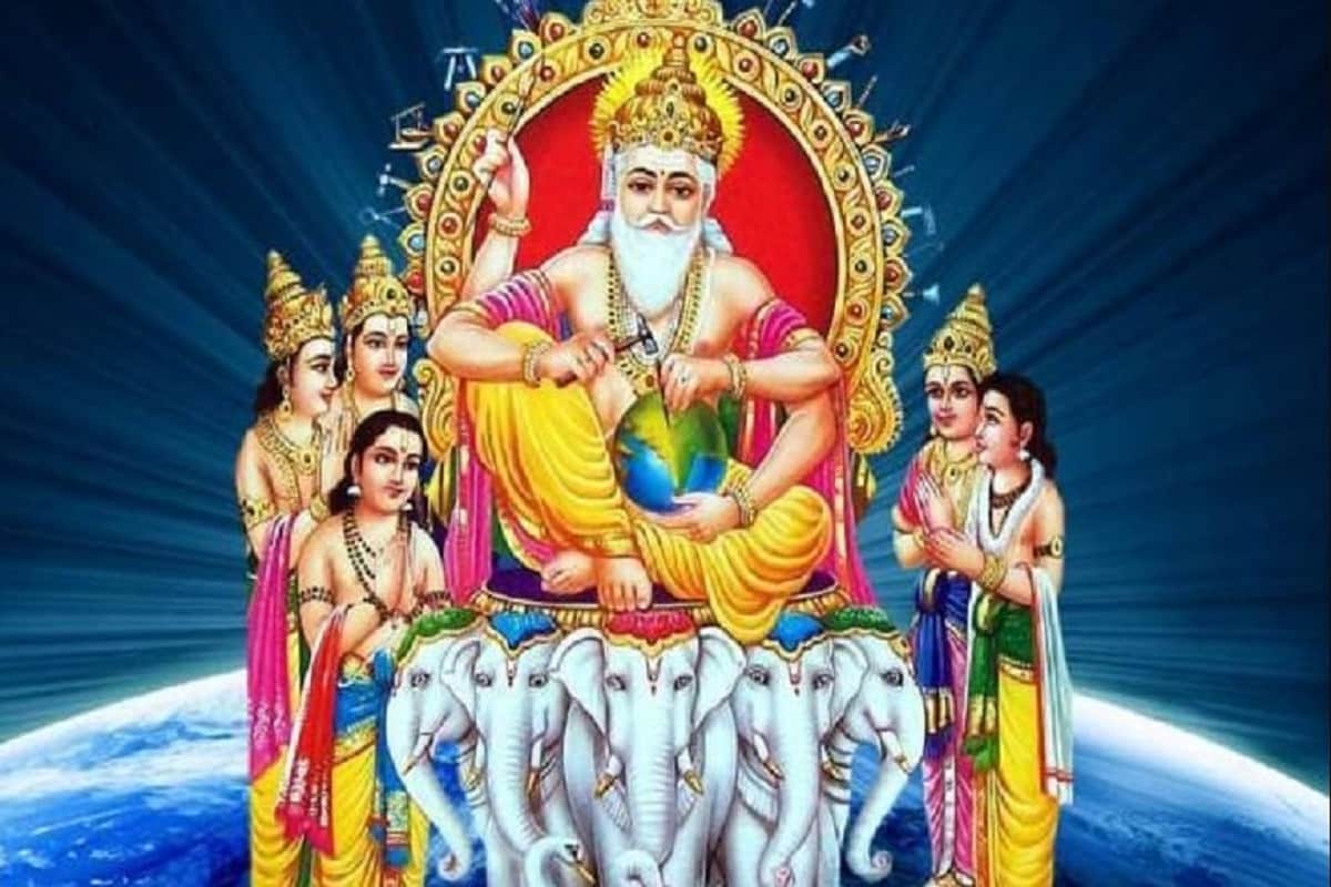 দ্রিক পঞ্চাঙ্গ অনুযায়ি এবারের সংক্রান্তি অবশ্য পড়েছে ১৬ তারিখ সন্ধ্যা ৭.২৩ এ৷ তবে পূজা হবে পরের দিন সকালে৷ এই পূজার জন্য সকালে উঠে স্নান সেরে পরিষ্কার জামা পড়তে হয়৷ ঘরে বা মণ্ডপে প্রতিষ্ঠা বিশ্বকর্মা দেবের মূর্তি৷ দেব অর্চনার জন্য প্রসাদ, ফুল উপাচারে হয় অর্চনা৷ এছাড়াও দিতে হয় অক্ষত(যা ধান দিয়ে তৈরি হয়)৷Photo- Collected দ্রিক পঞ্চাঙ্গ অনুযায়ি এবারের সংক্রান্তি অবশ্য পড়েছে ১৬ তারিখ সন্ধ্যা ৭.২৩ এ৷ তবে পূজা হবে পরের দিন সকালে৷ এই পূজার জন্য সকালে উঠে স্নান সেরে পরিষ্কার জামা পড়তে হয়৷ ঘরে বা মণ্ডপে প্রতিষ্ঠা বিশ্বকর্মা দেবের মূর্তি৷ দেব অর্চনার জন্য প্রসাদ, ফুল উপাচারে হয় অর্চনা৷ এছাড়াও দিতে হয় অক্ষত(যা ধান দিয়ে তৈরি হয়)৷Photo- Collected